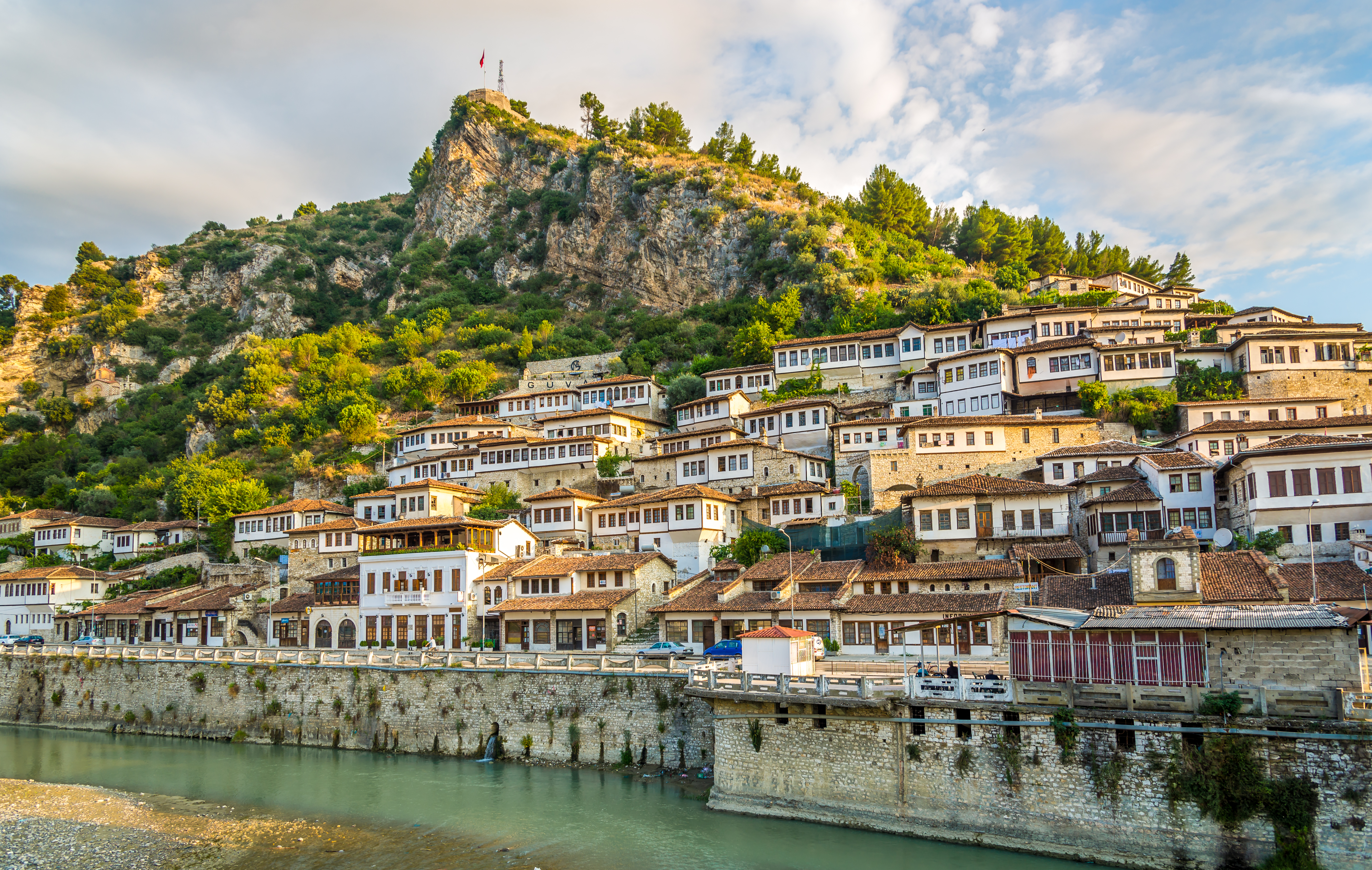 Berat i Albanien kendt for sin ottomanske arkitektur og beliggenhed i bjergene