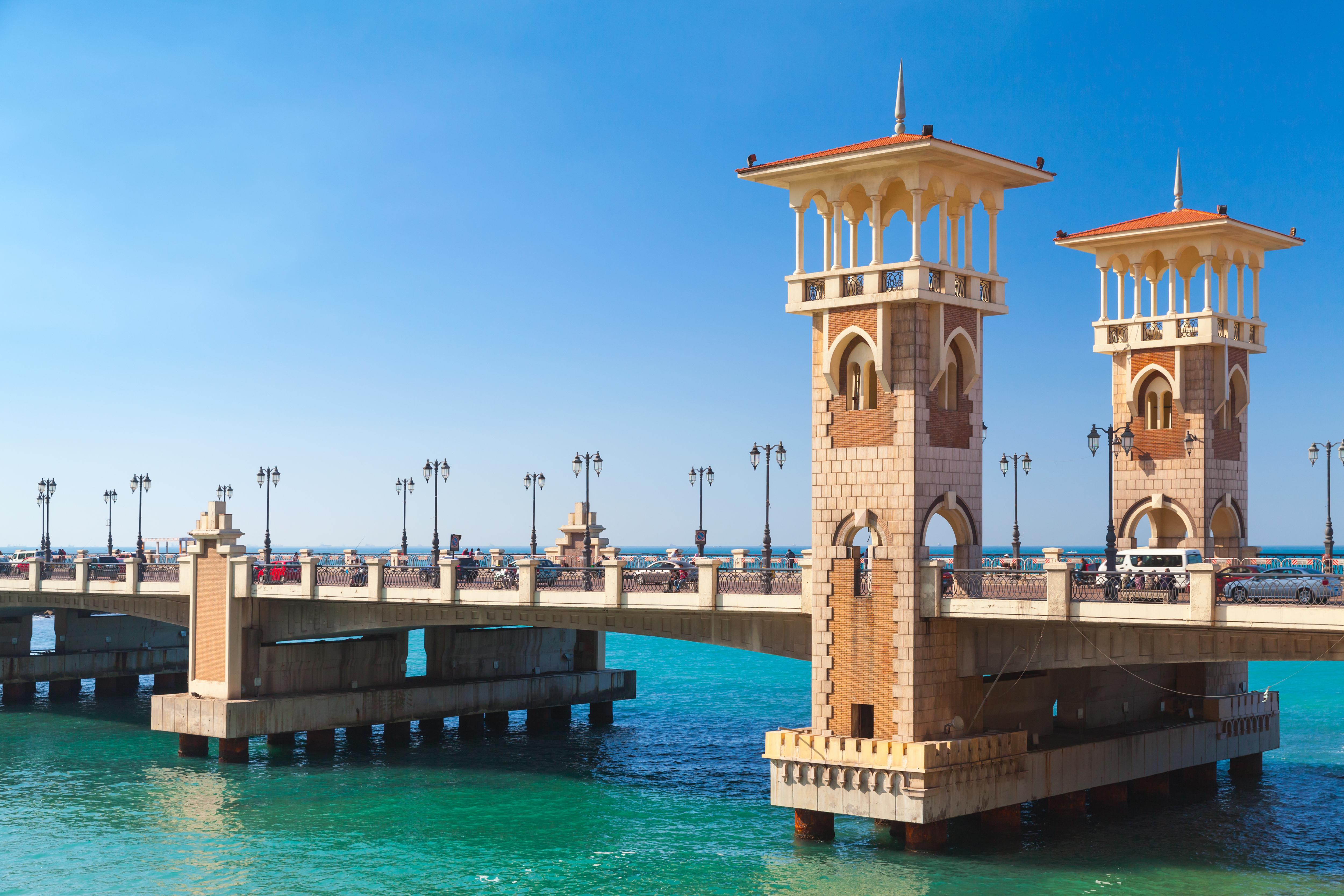 Stanley Bridge paa Corniche i Alexandria med turkisblaat middelhav