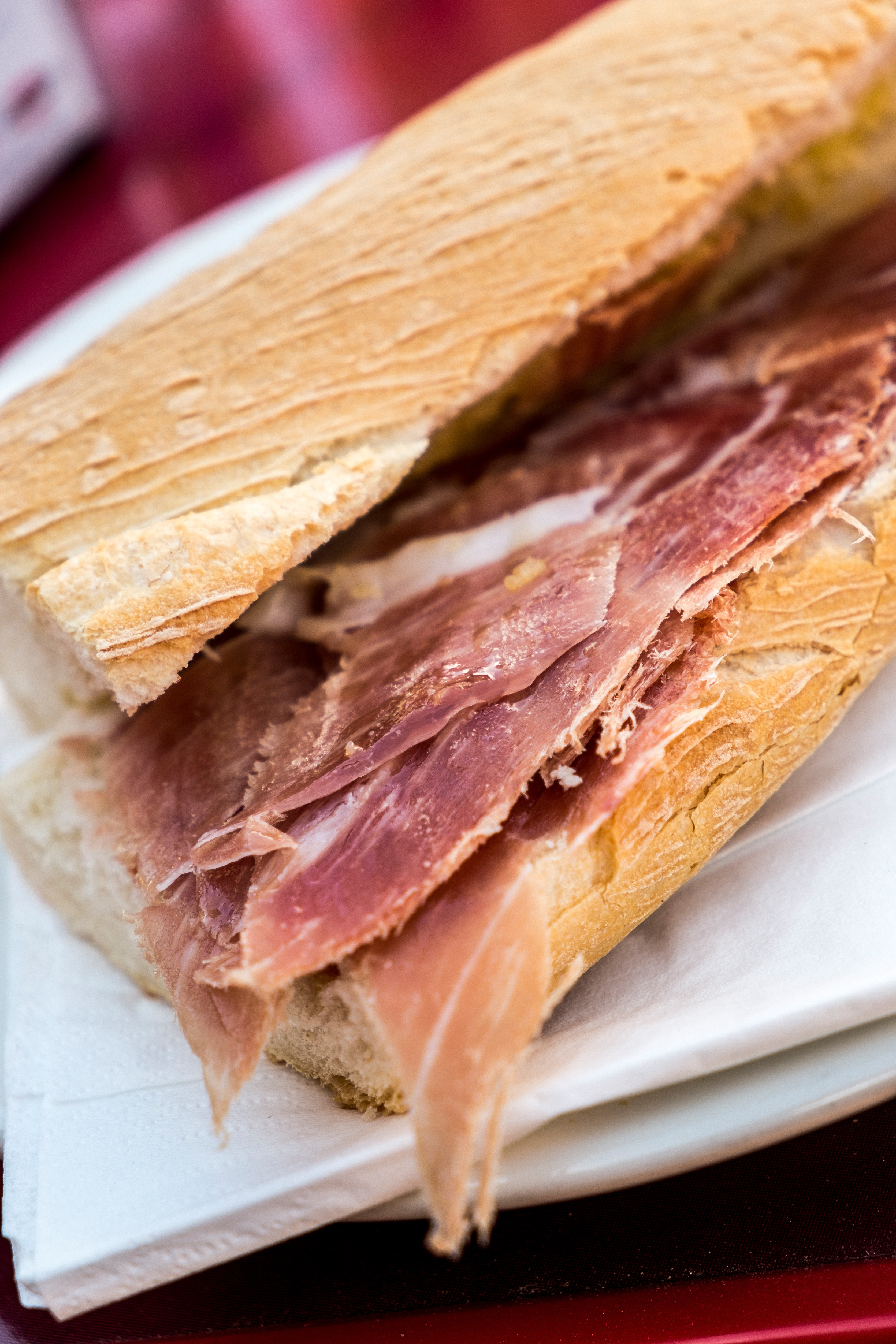 Andalusisk jamón bocadillo - en sand gastronomisk oplevelse fra Spanien
