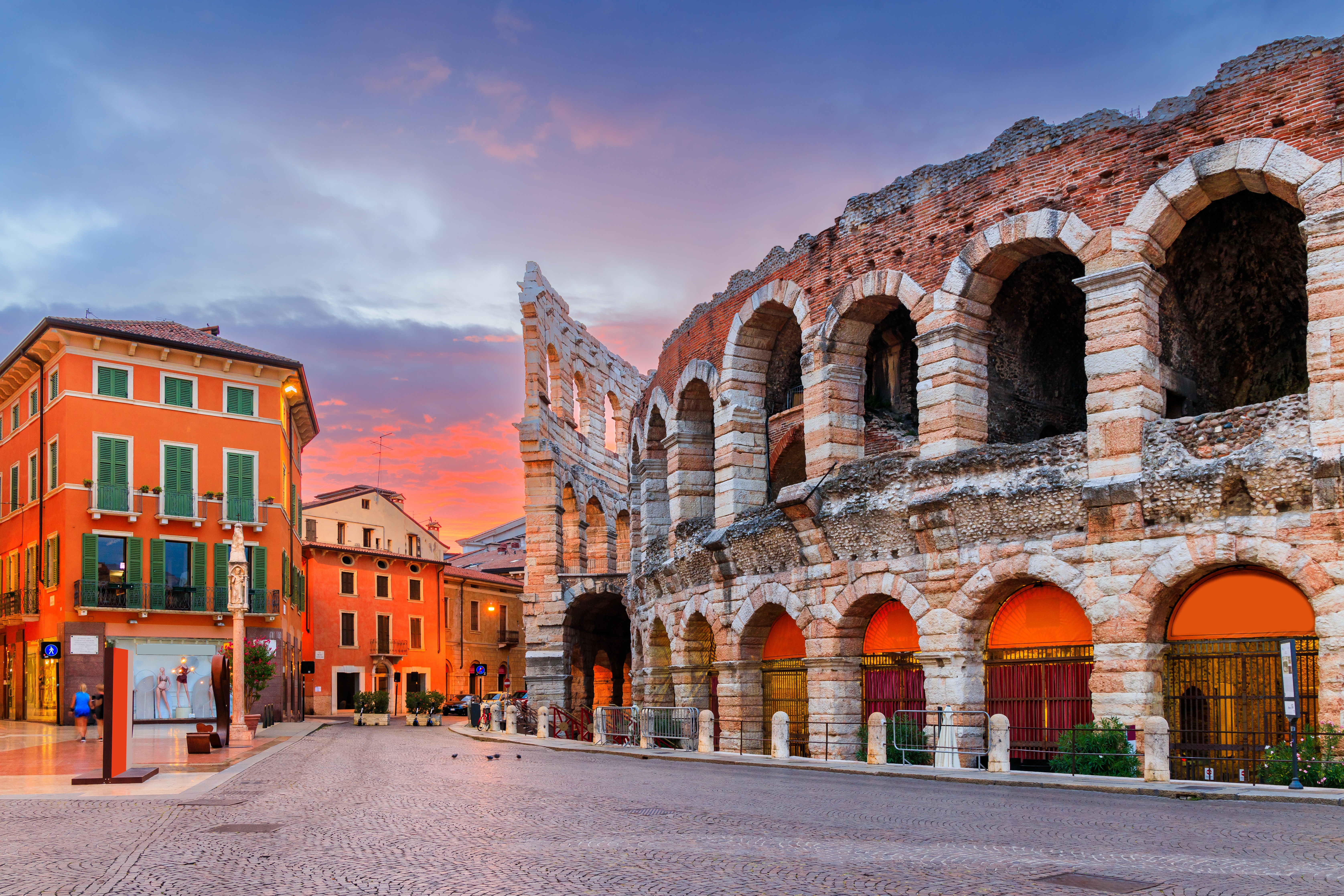 Det historiske Arena di Verona amfiteater i hjertet af Verona, hvor man kan nyde opera under stjernerne
