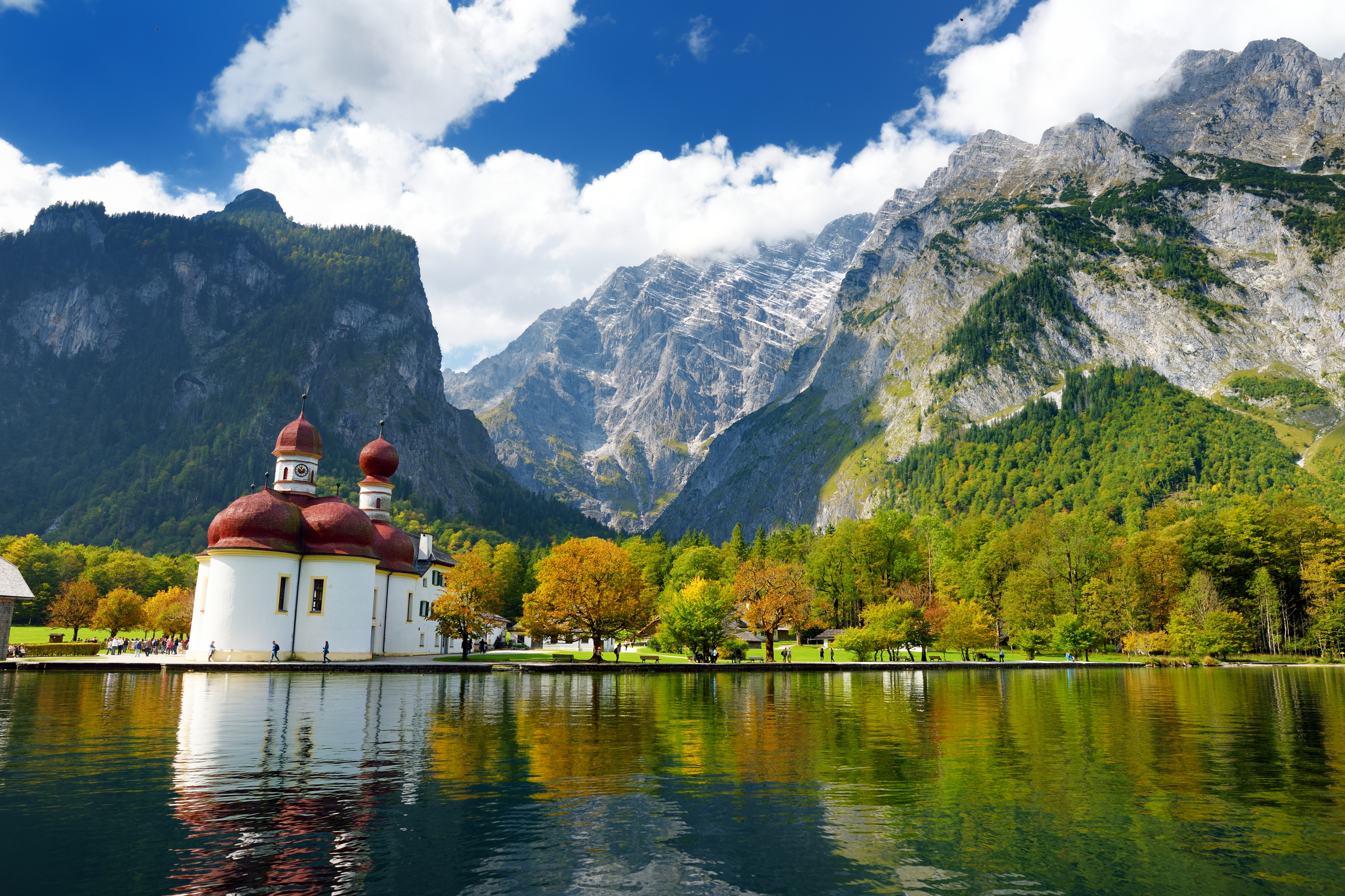 Sankt Bartholomæus kirke ved Königssee sø i de tyske alper, Bayern