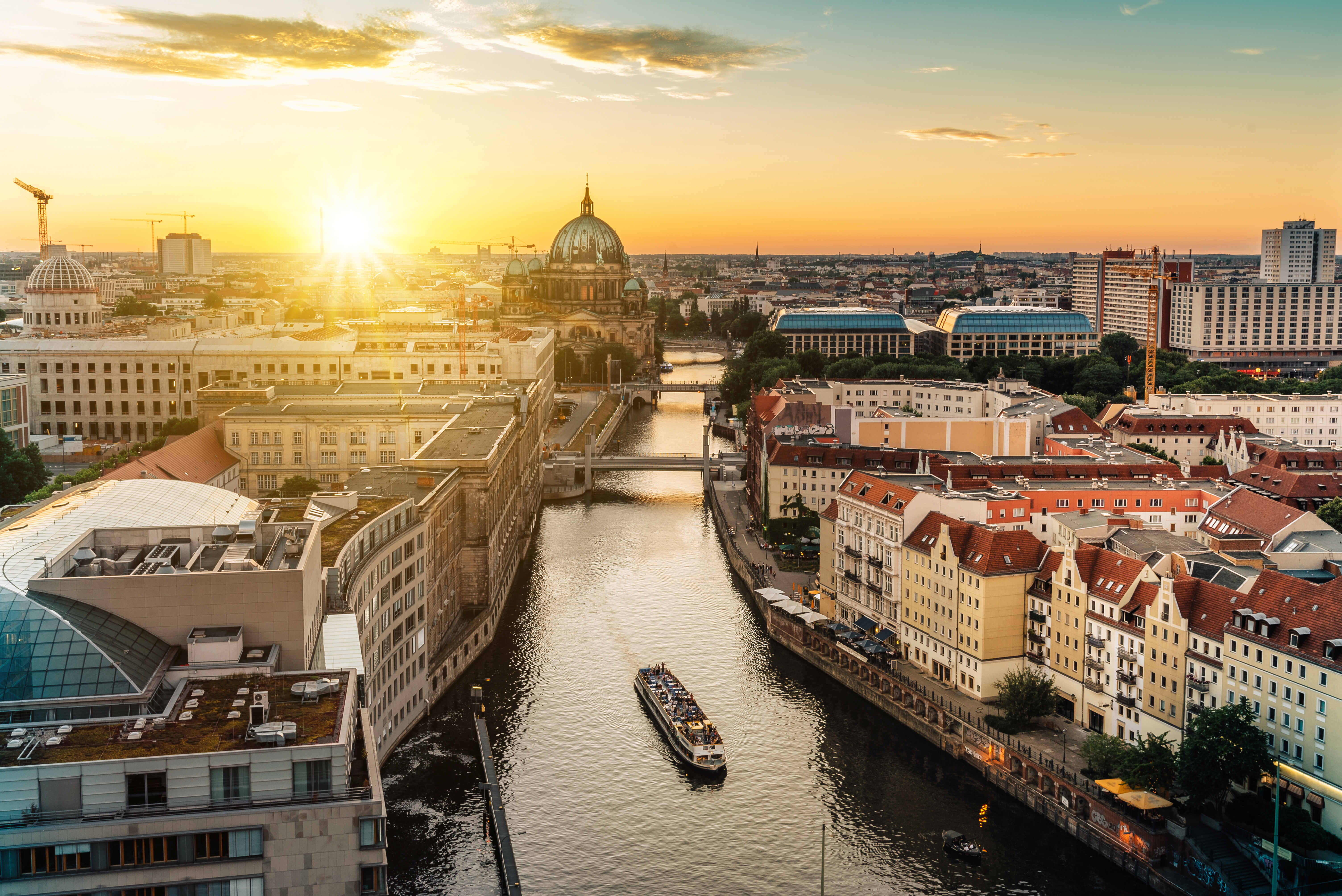 Berlin bytur med flodkrydstogt på Spree og udsigt til domkirke
