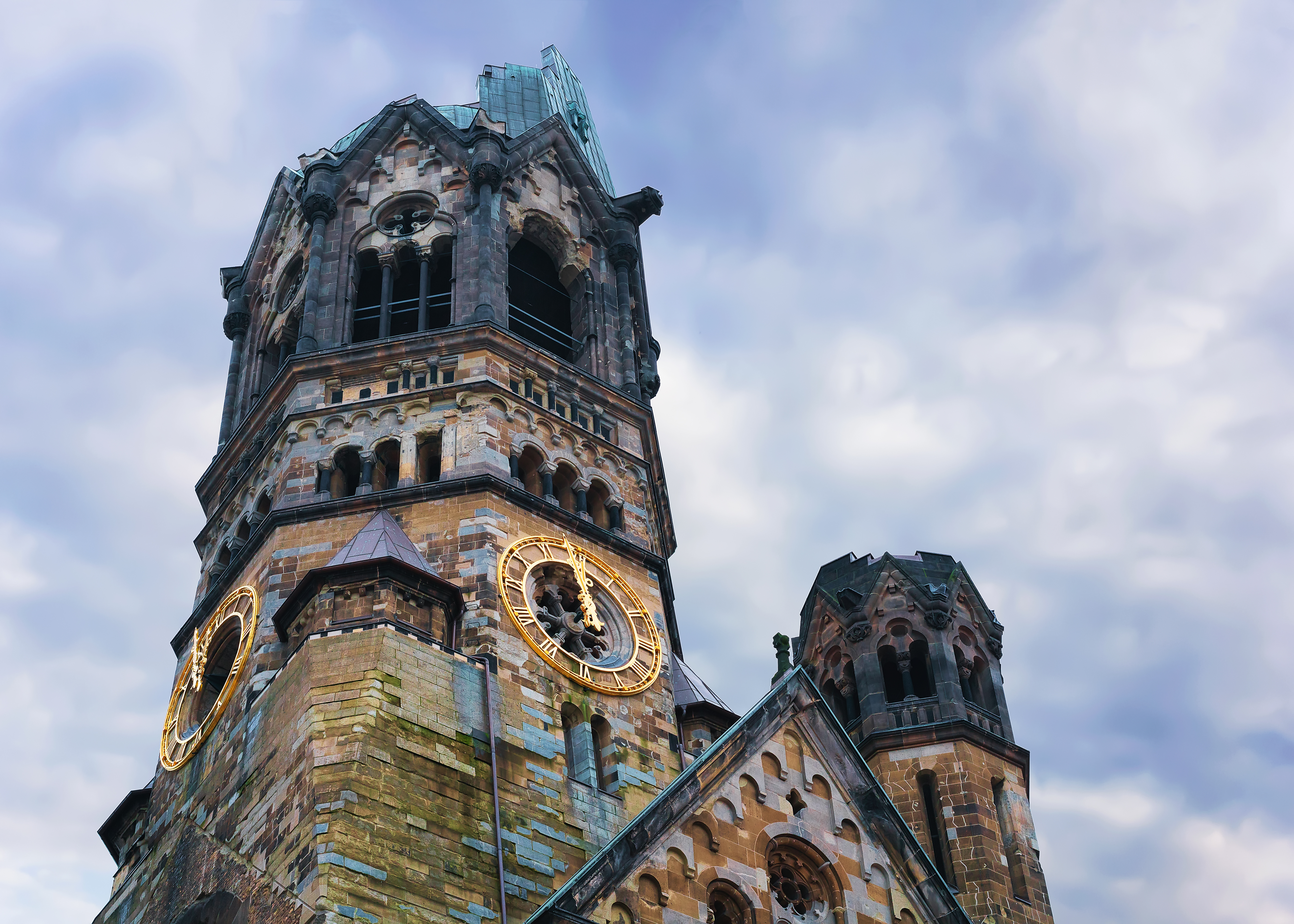 Ruinerne af Kaiser Wilhelm Gedächtniskirche nær Kurfürstendamm i Berlin, Tyskland