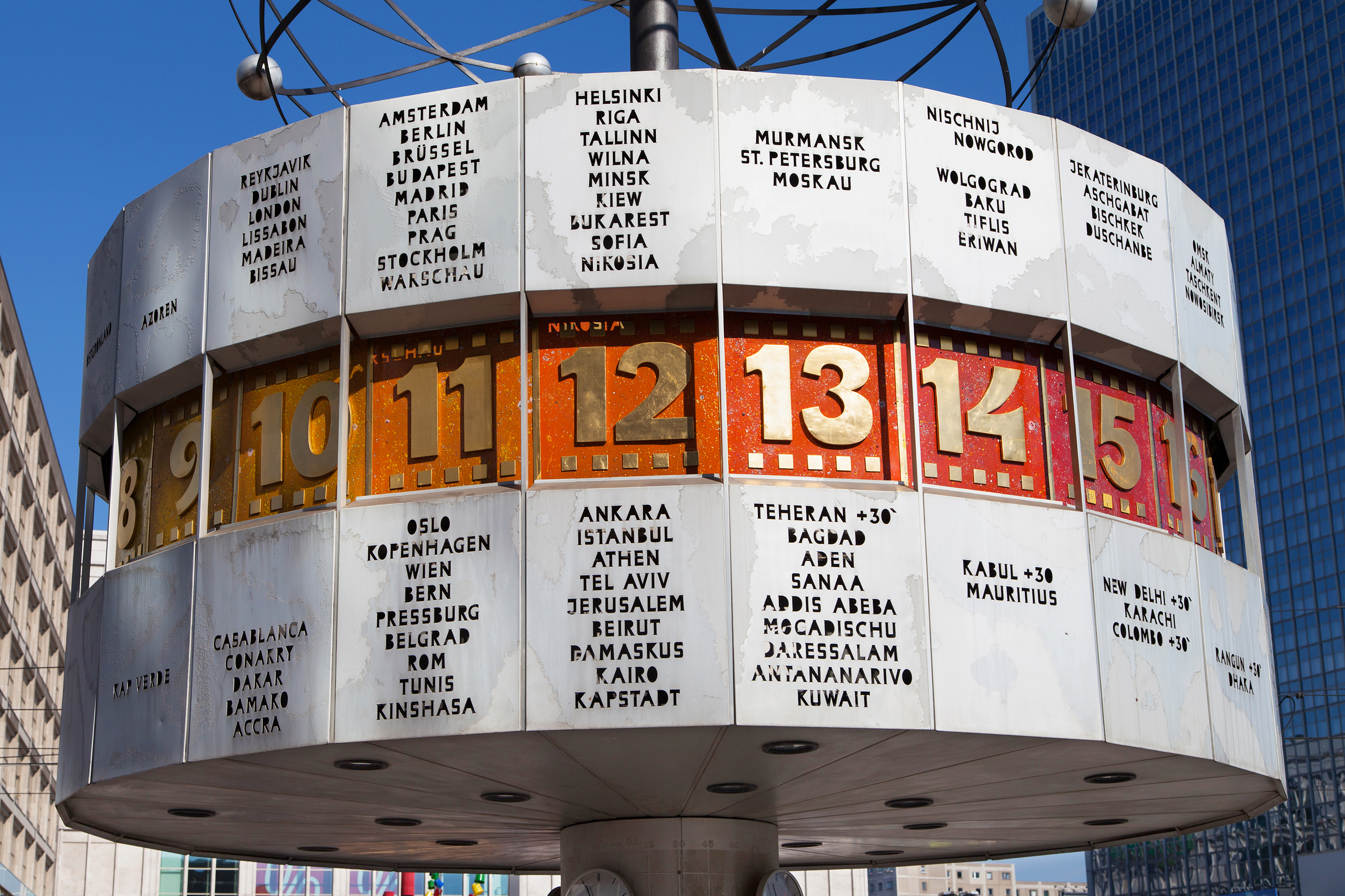 Astronomisk ur på Alexanderplatz Berlin der viser verdenstider