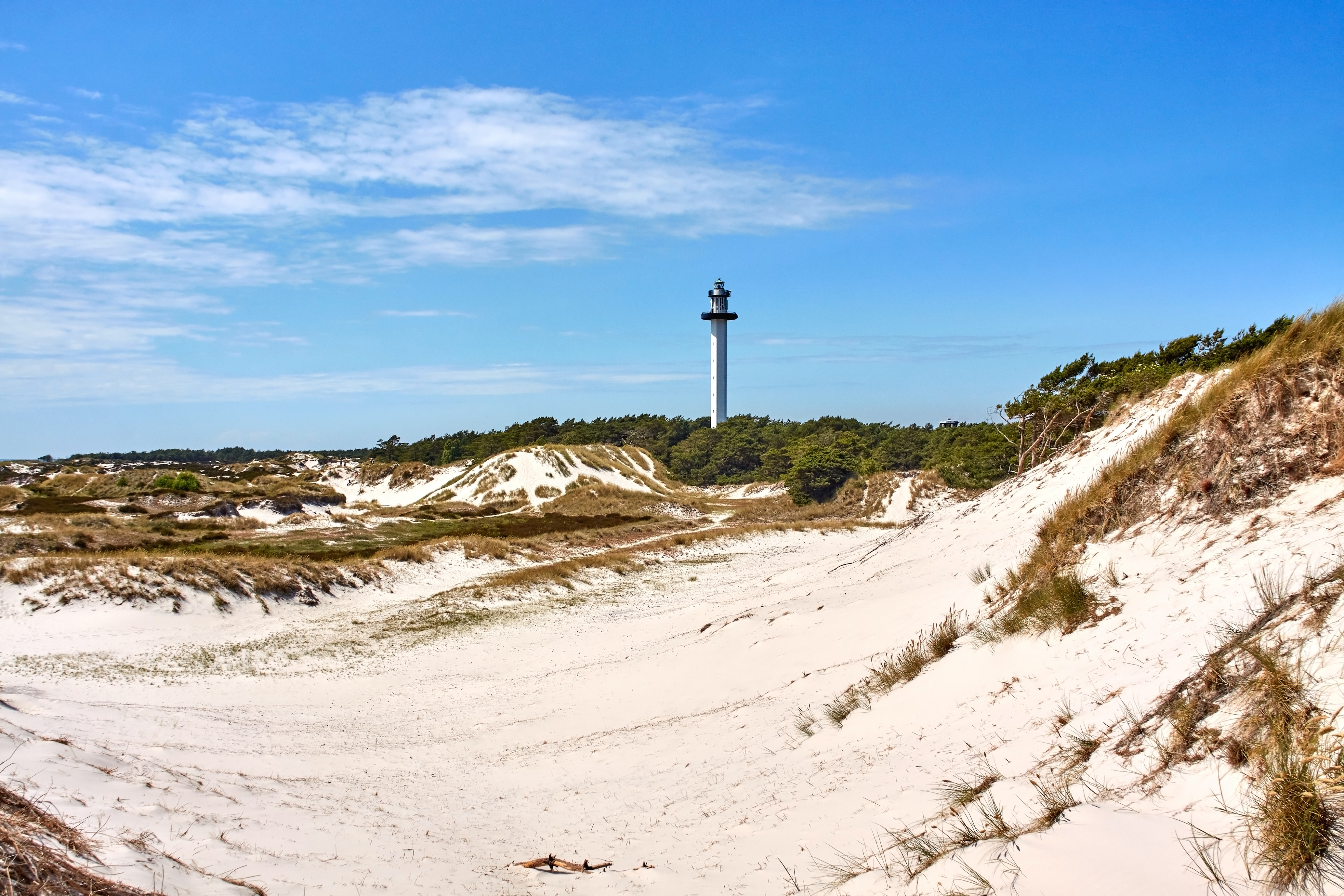 Panoramaudsigt over Dueodde klitter med fyrtårnet på Bornholm