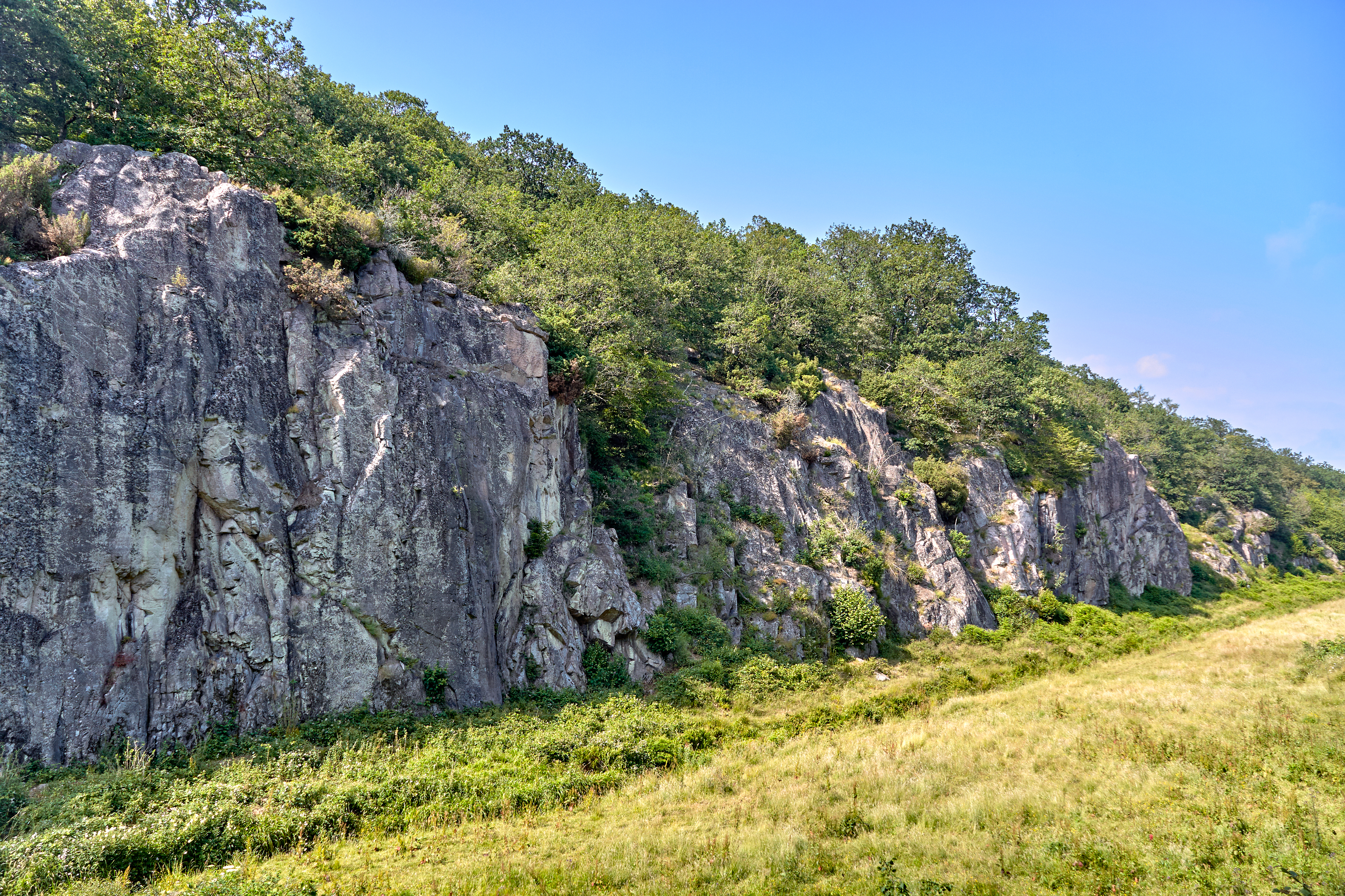 Dramatiske kalkstensklipper og dal på den smukke ø Bornholm