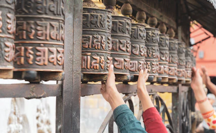 Traditionelle tibetanske bedemøller på kulturrejse til Nepal og Himalaya