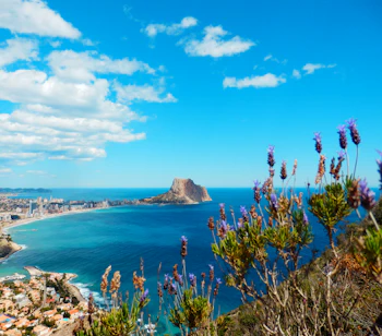 Pragtfuld panoramaudsigt over Calpe strand og det berømte Peñón de Ifach på Costa Blanca
