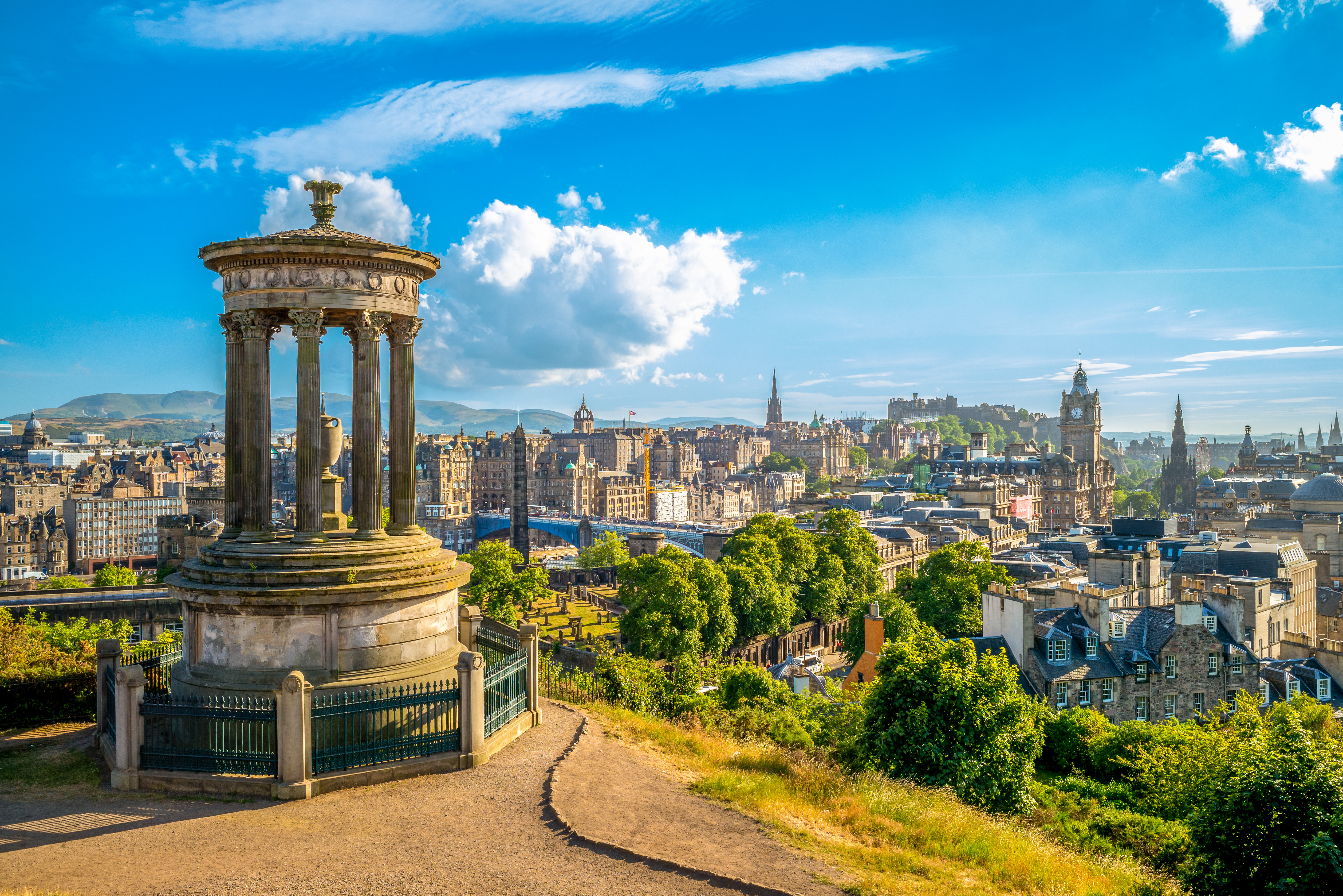 Dugald Stewart Monument på Calton Hill med fantastisk udsigt over Edinburgh centrum og slottet