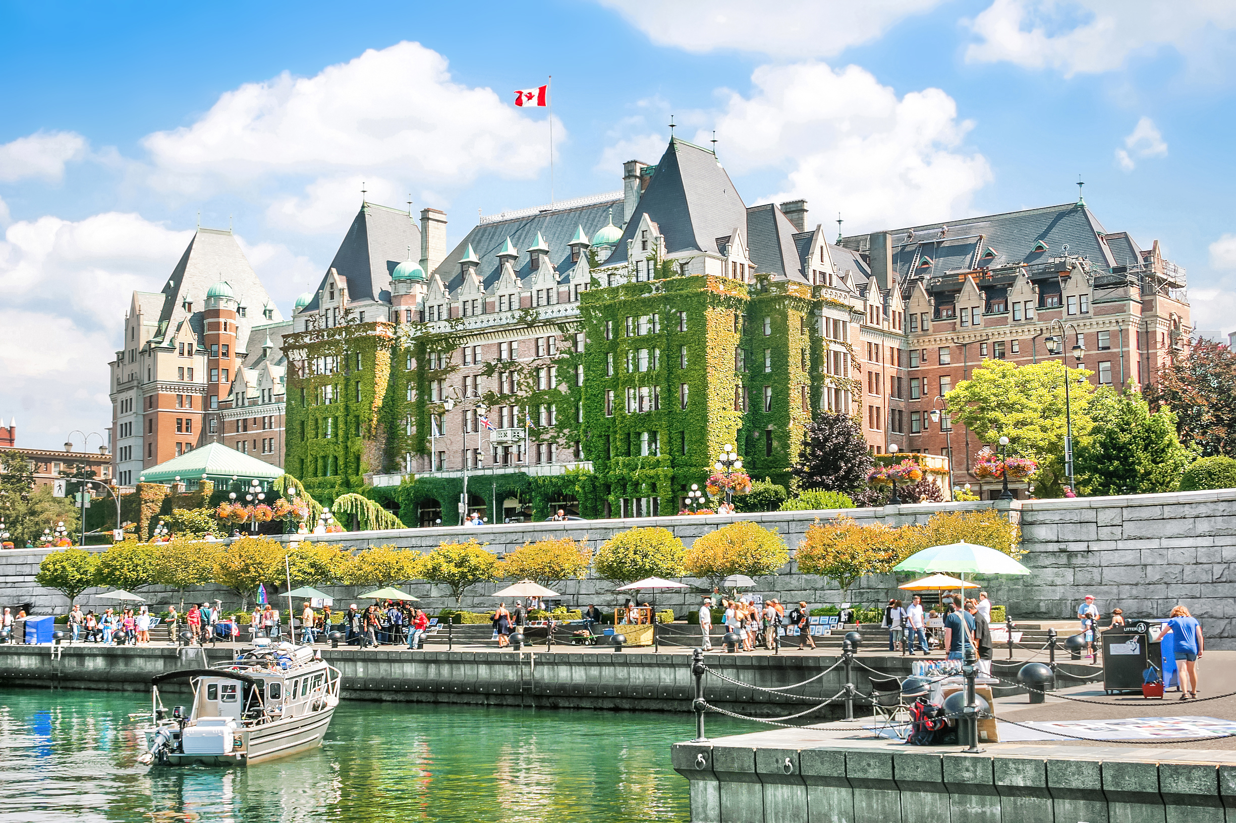 Udsigt over Victoria havn med det berømte Empress Hotel på Vancouver Island
