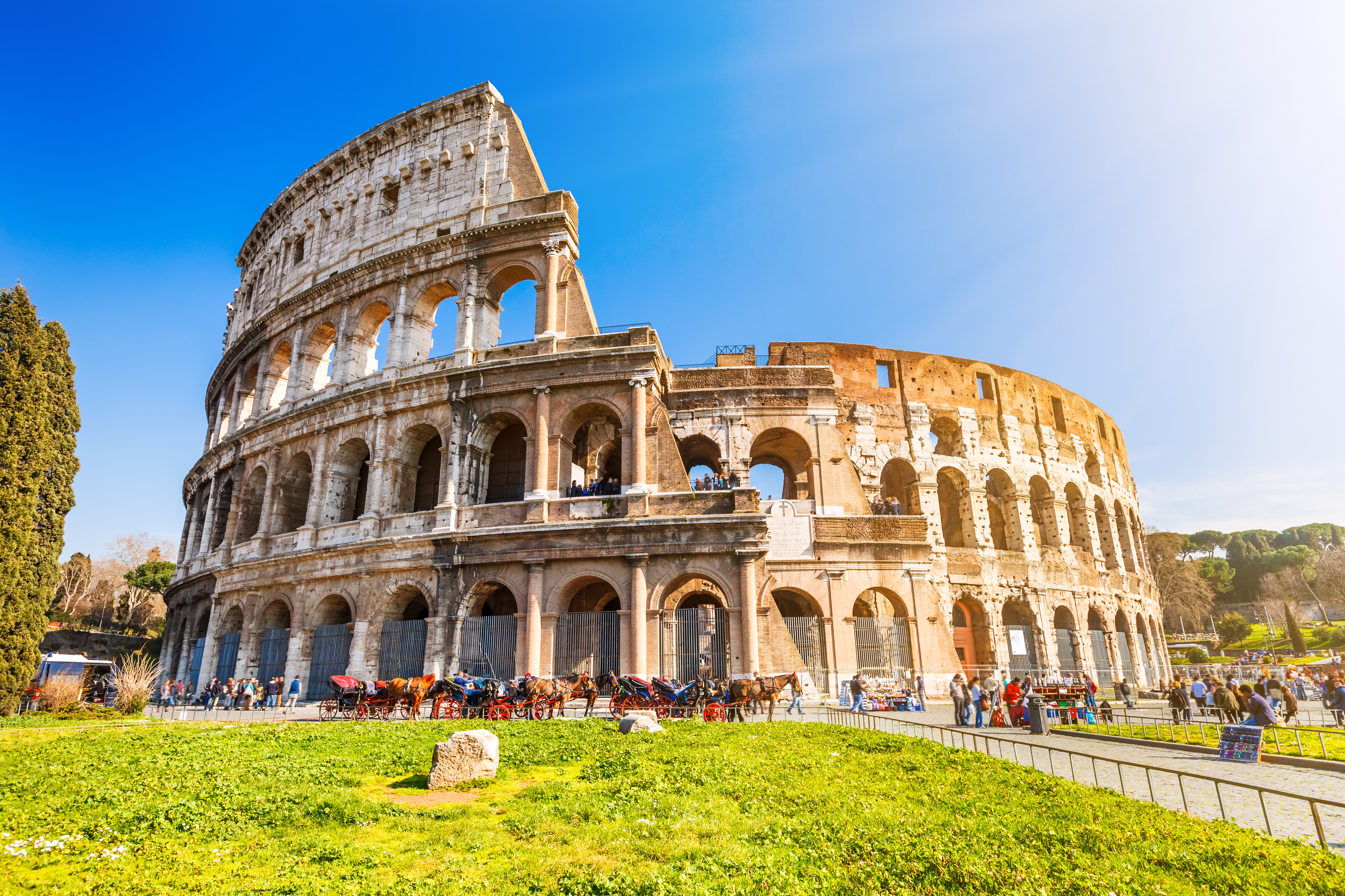 Colosseum den gamle gladiator arena i Rom Italien med mange besøgende