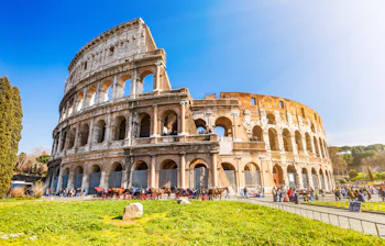Colosseum den gamle gladiator arena i Rom Italien med mange besøgende