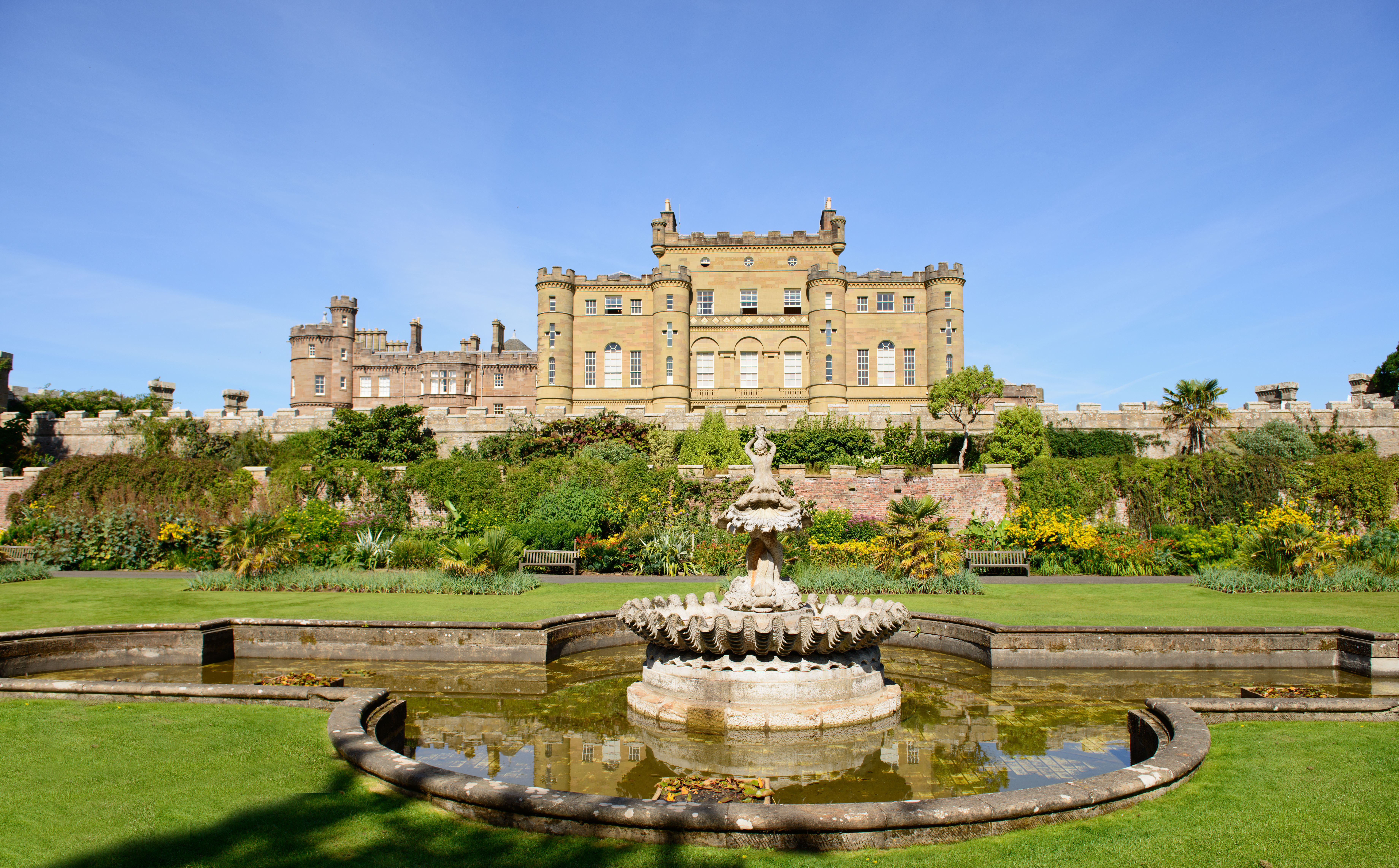 Det fascinerende Culzean slot i Ayrshire - et af Skotlands mest betagende historiske bygningsværker med sin unikke placering ved havet