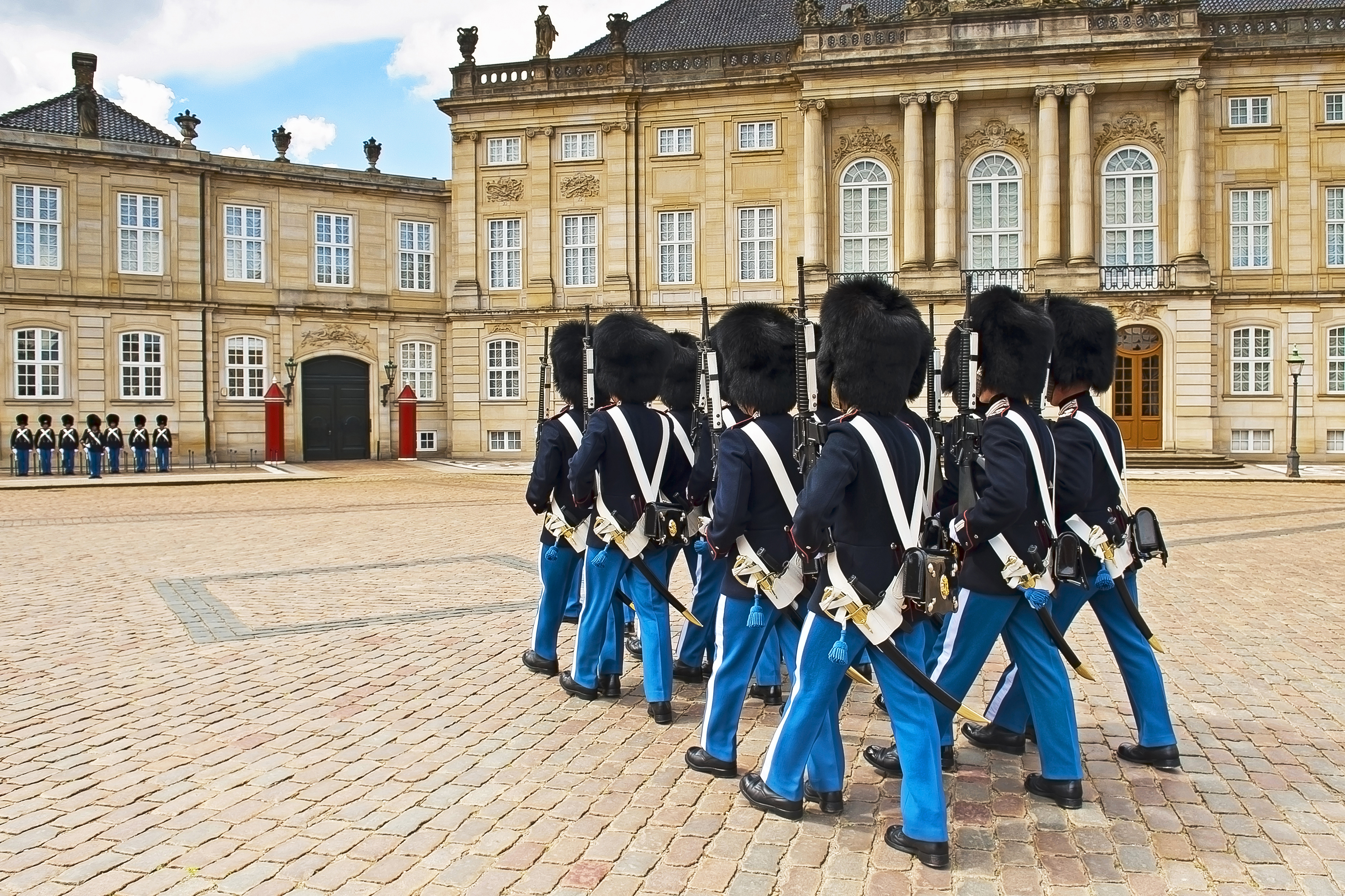 Seværdighed i København - kongelige garder ved Amalienborg Slot