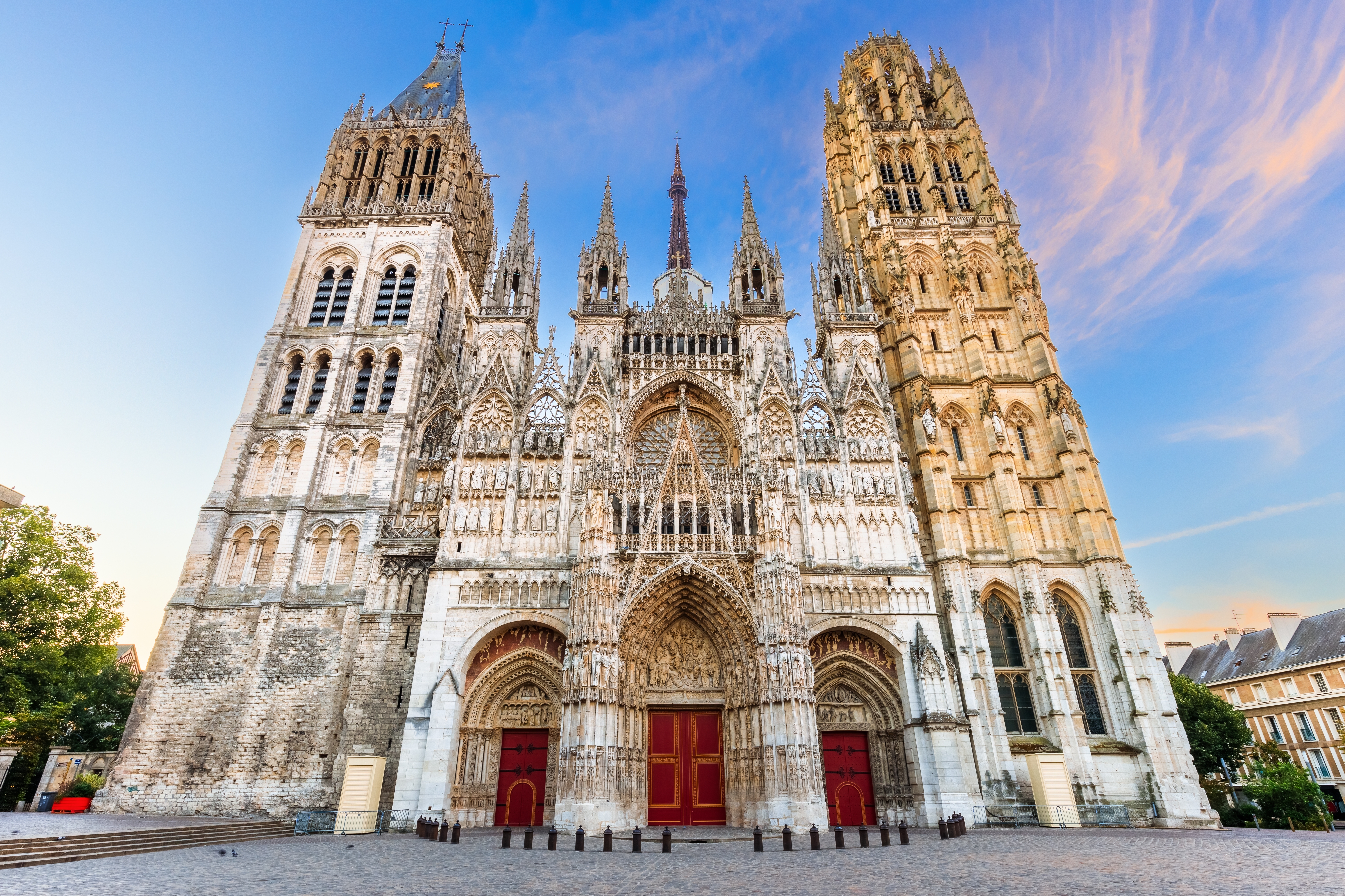 Rouen Domkirke i Frankrig med imponerende gotisk facade