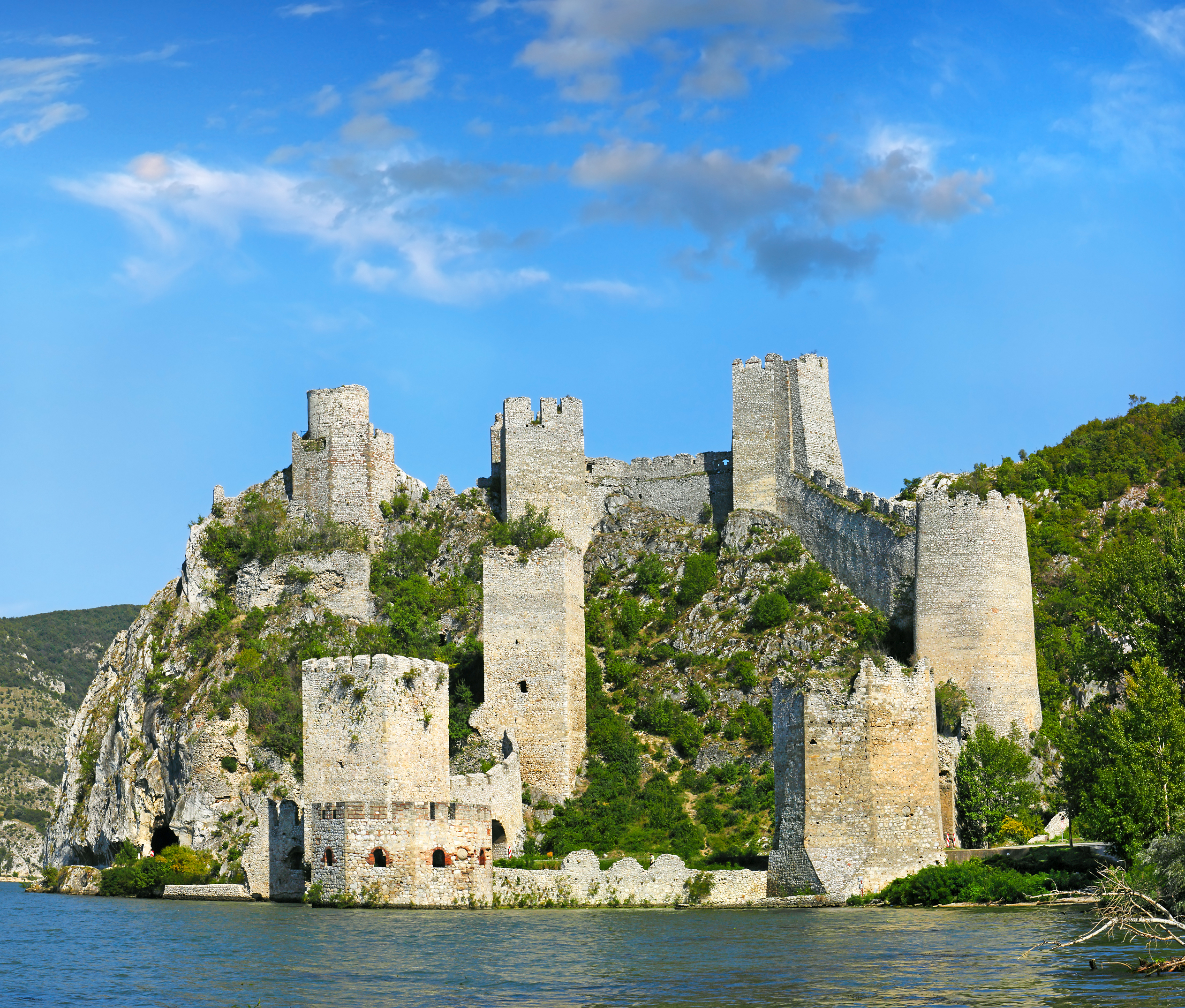 Donau rejse til Golubac borg i Serbien - spektakulær middelalderlig fæstning