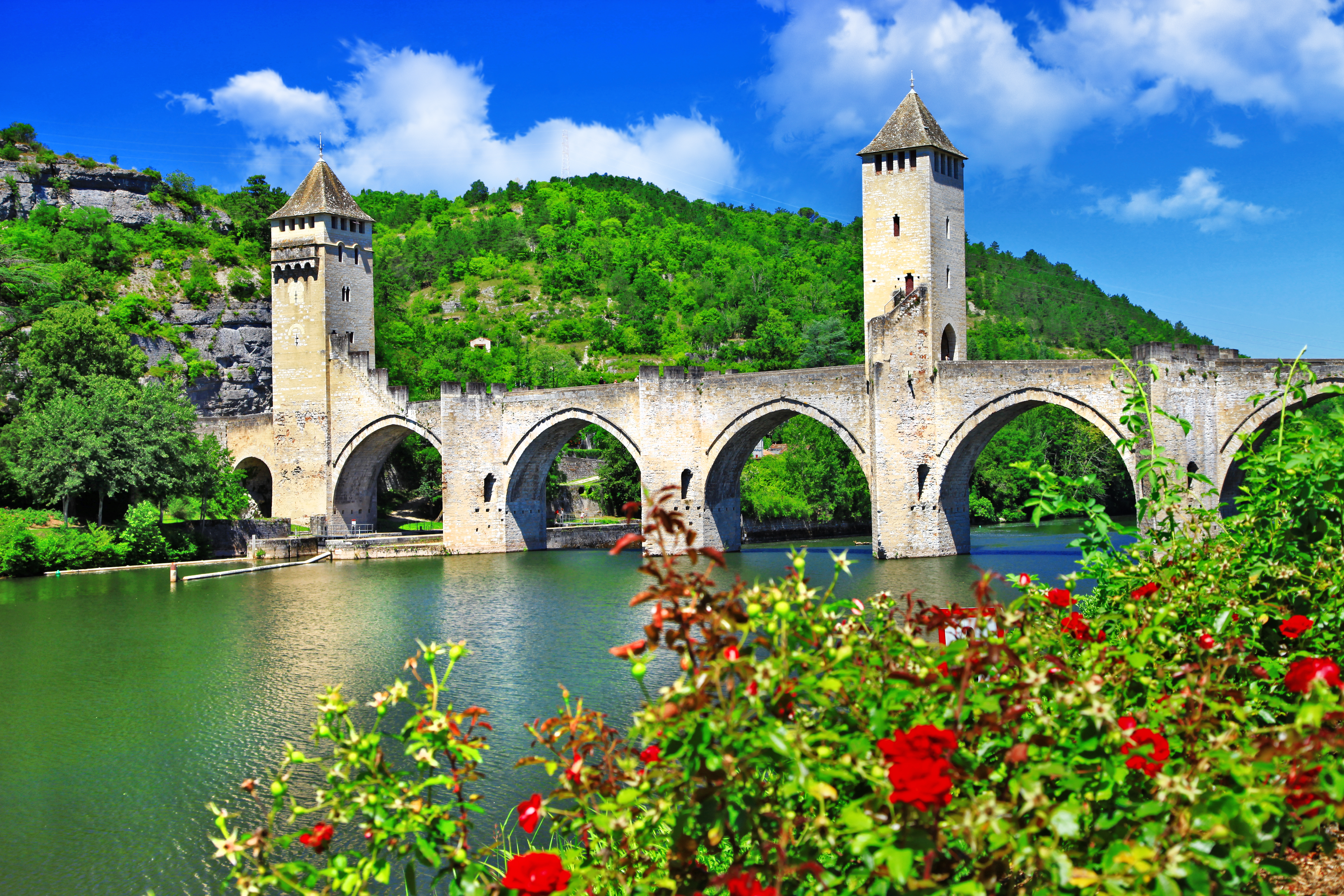 UNESCO verdensarv Pont Valentré bro med middelalderlige tårne i Cahors, Frankrig