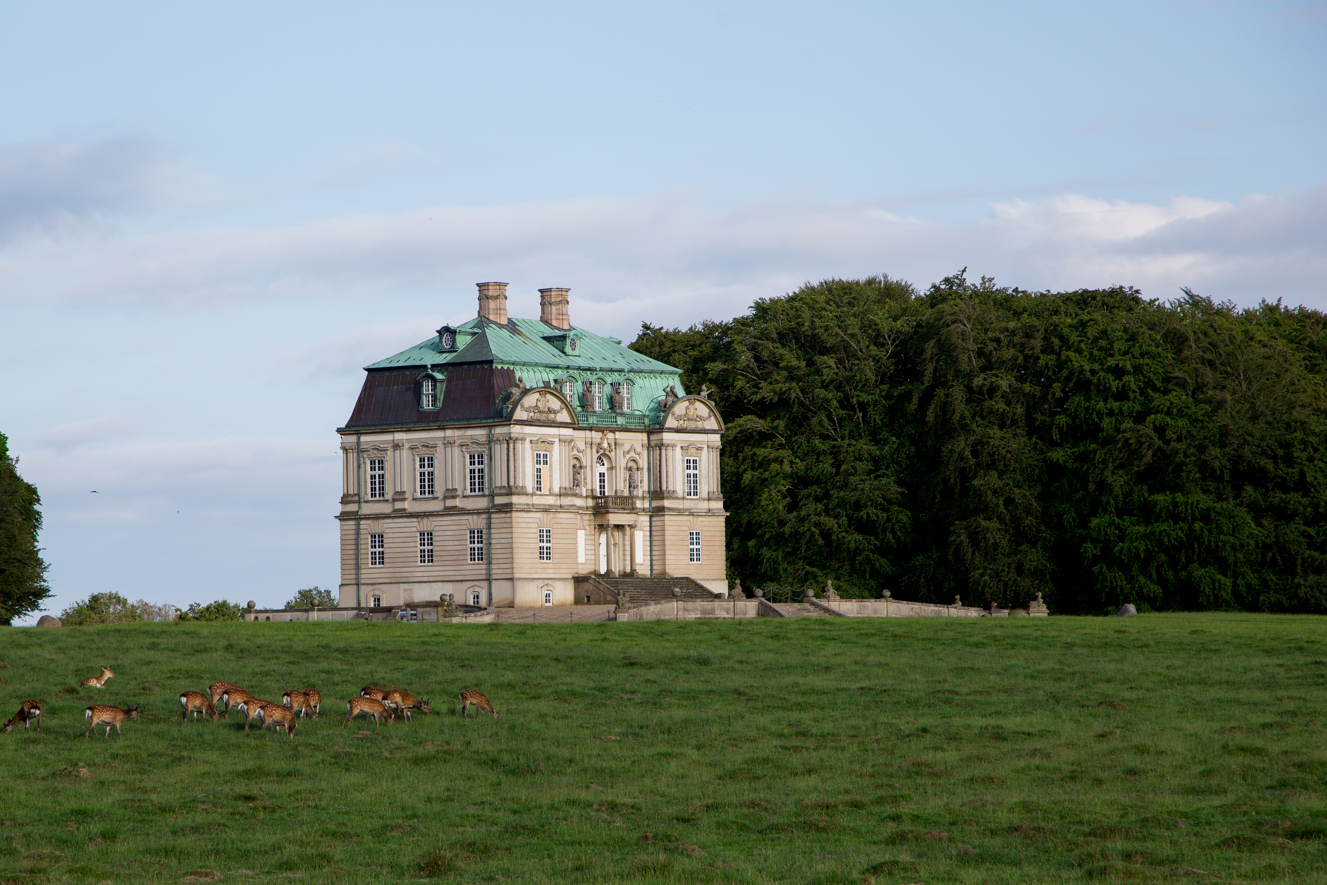 Frederik V's Hermitage slot i UNESCO Dyrehaven naturpark København