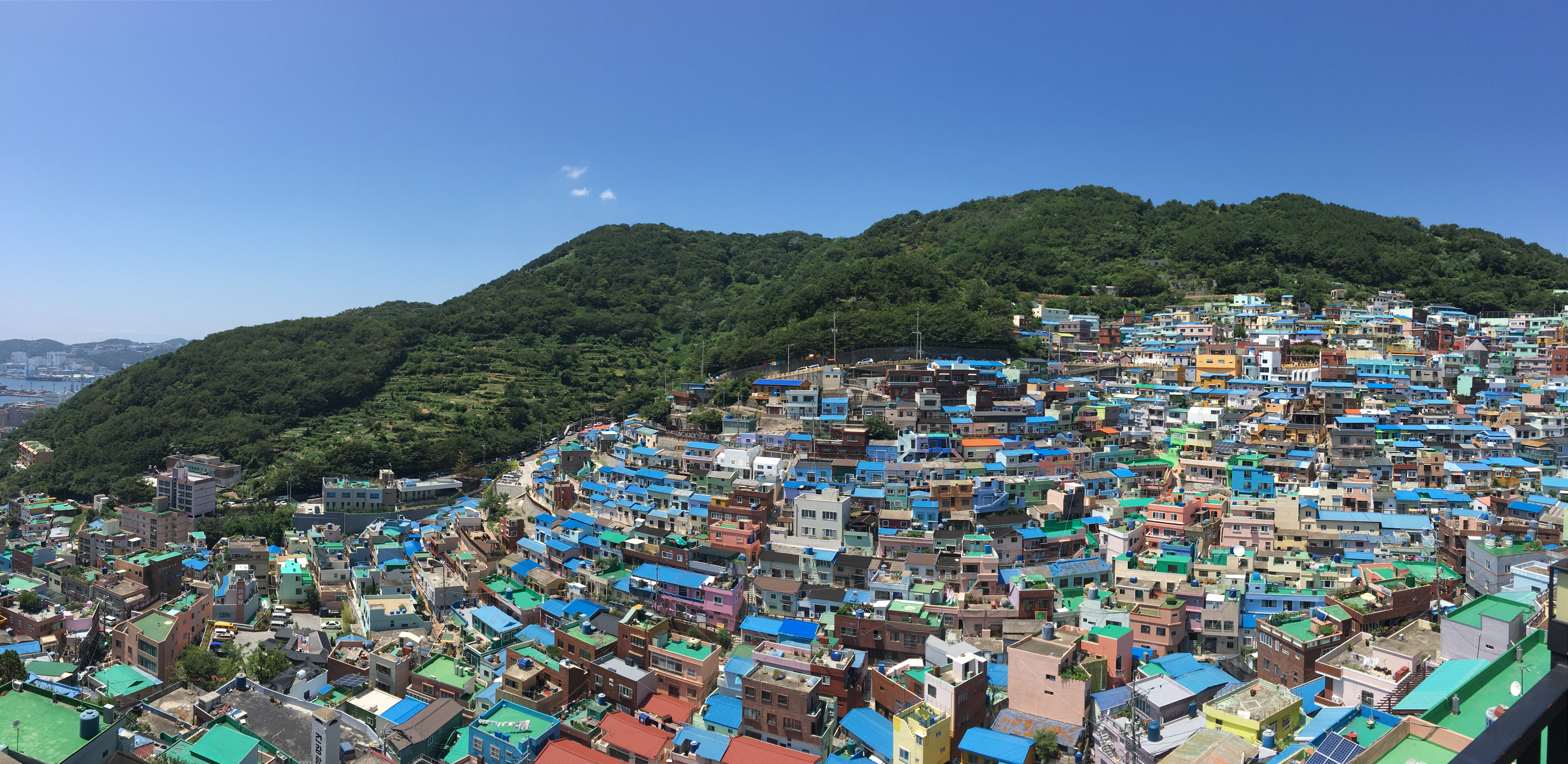 Den farvestrålende Gamcheon Kulturlandsby i Busan - kendt som "Sydkoreas Santorini" med sine maleriske bygninger og smalle gader