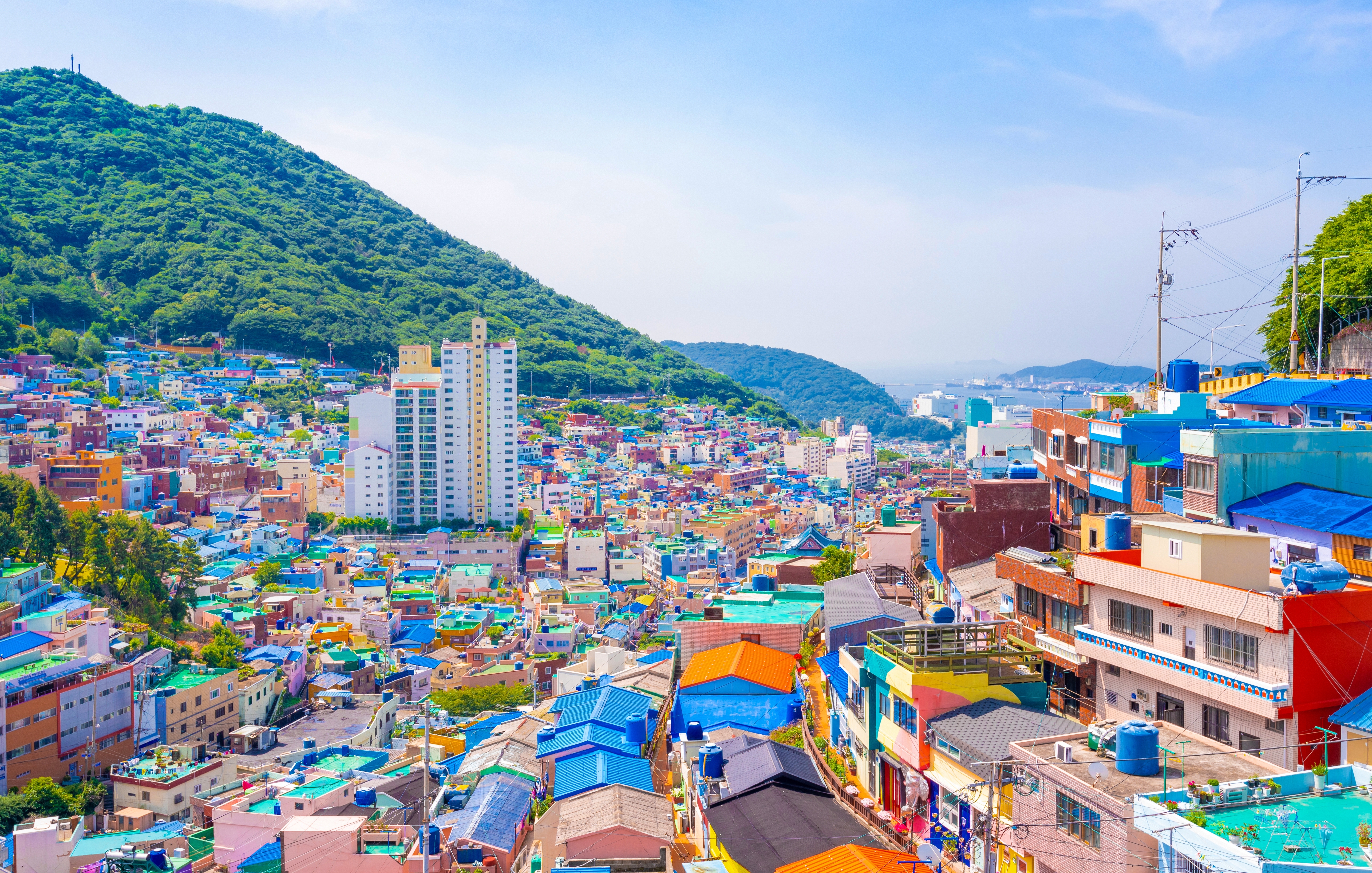 Panorama over den farverige Gamcheon kulturby i Busan, Sydkorea - kendt for sine kunstneriske gader og maleriske bygninger