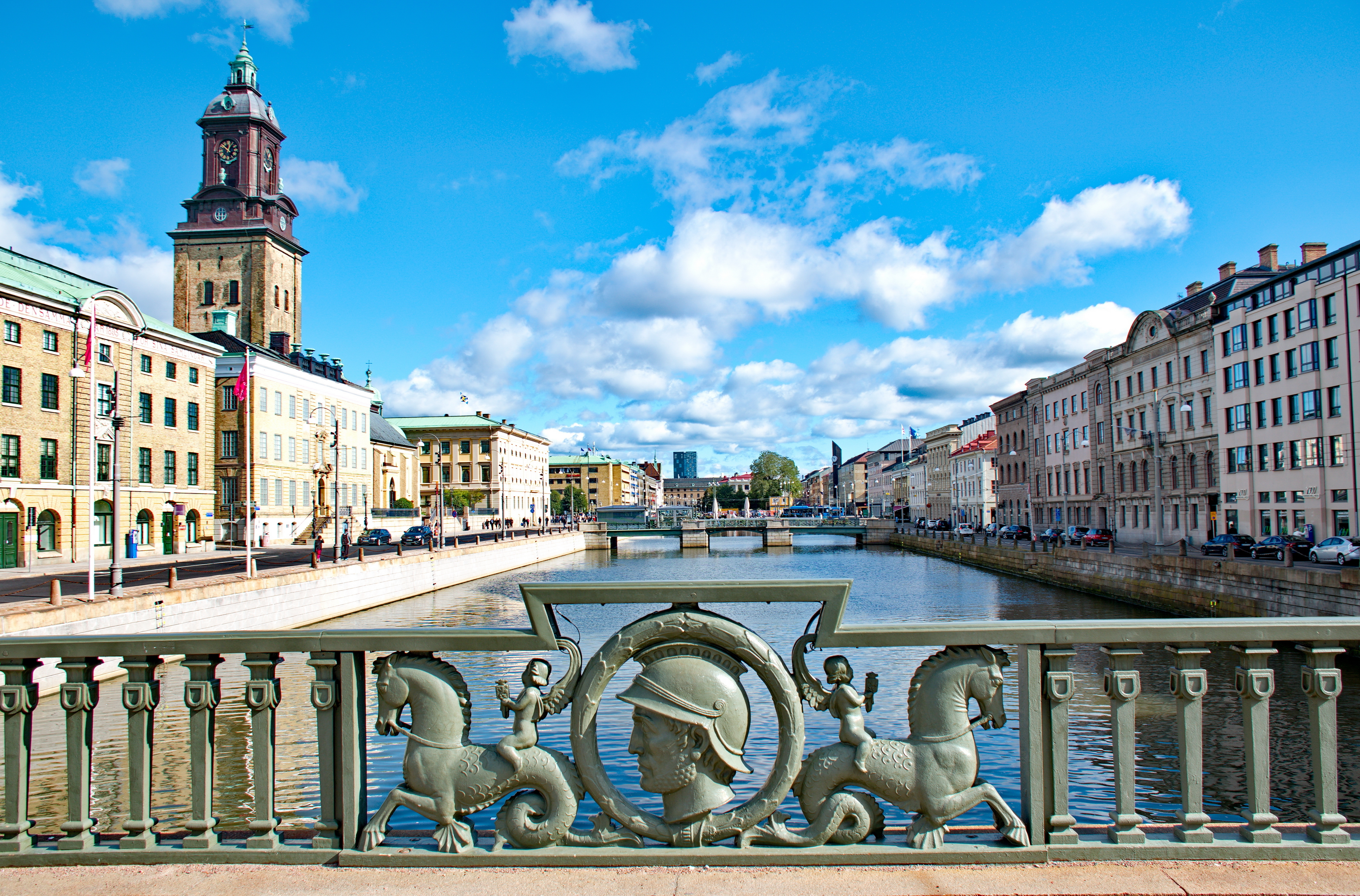 Elegant kanal med smukke bygninger i Göteborg centrum