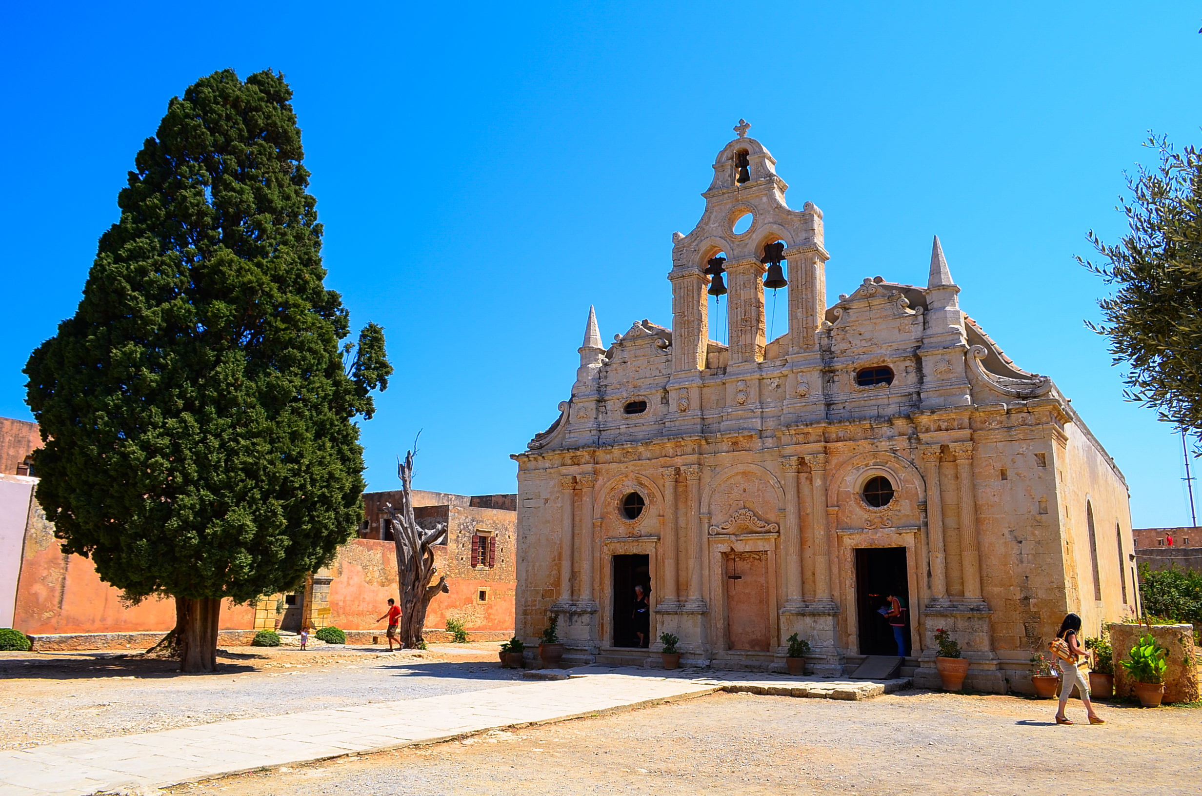 Berømt Arkadi kloster på Kreta med traditionel græsk arkitektur