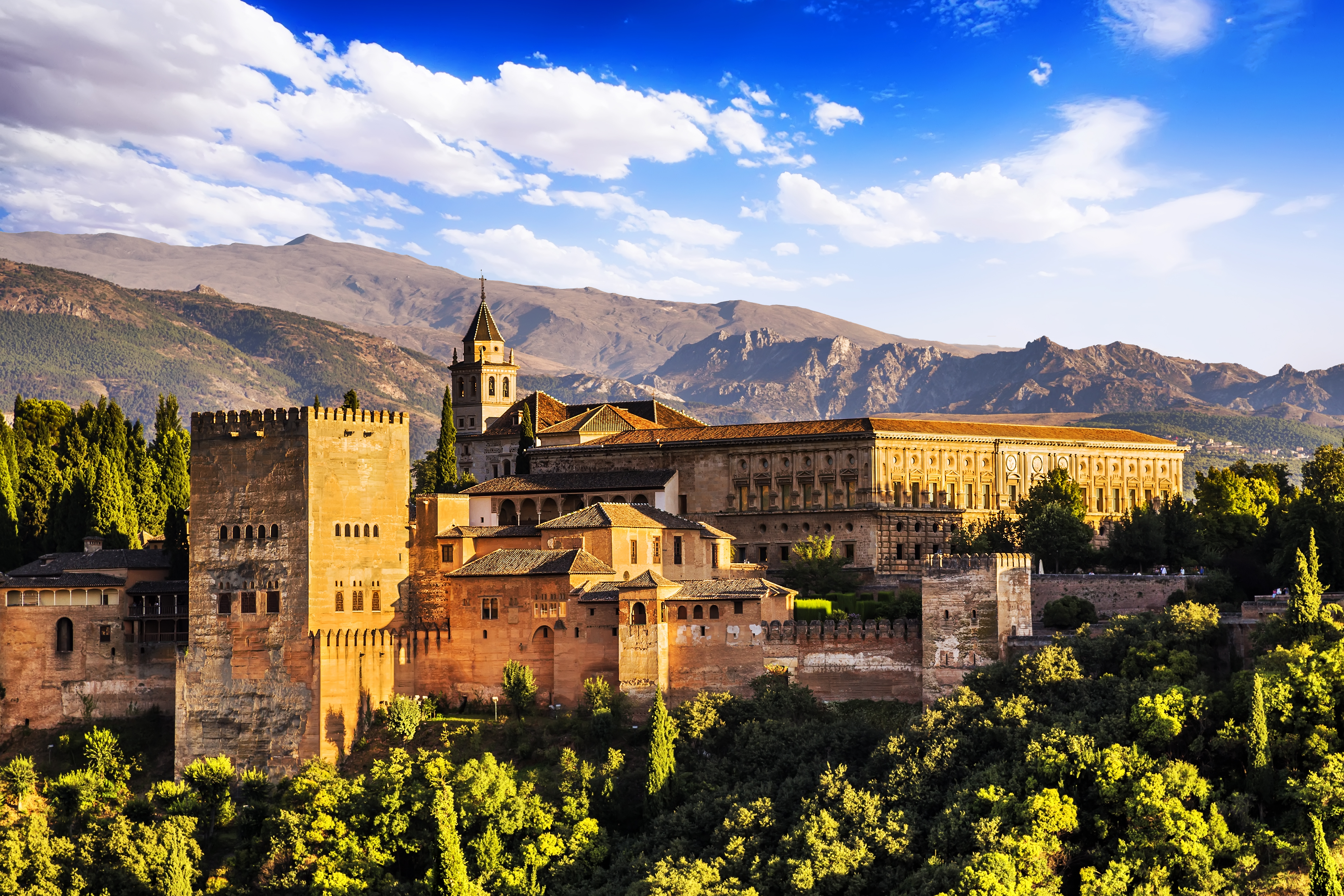 Spektakulær udsigt over Alhambra paladset i Granada, Andalusien