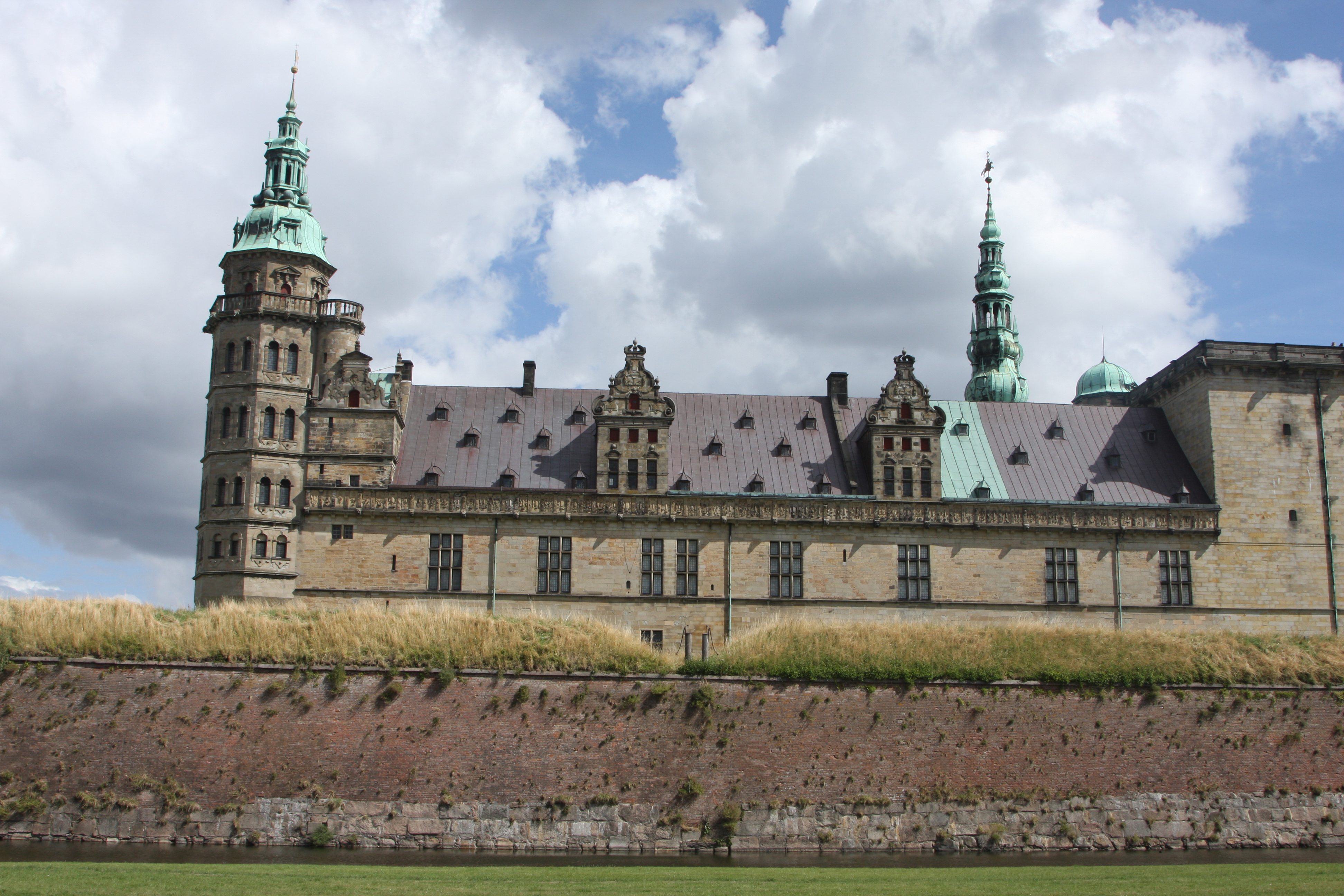 Hamlet slot Kronborg Danmark på Sjælland med grønne kobber tårne