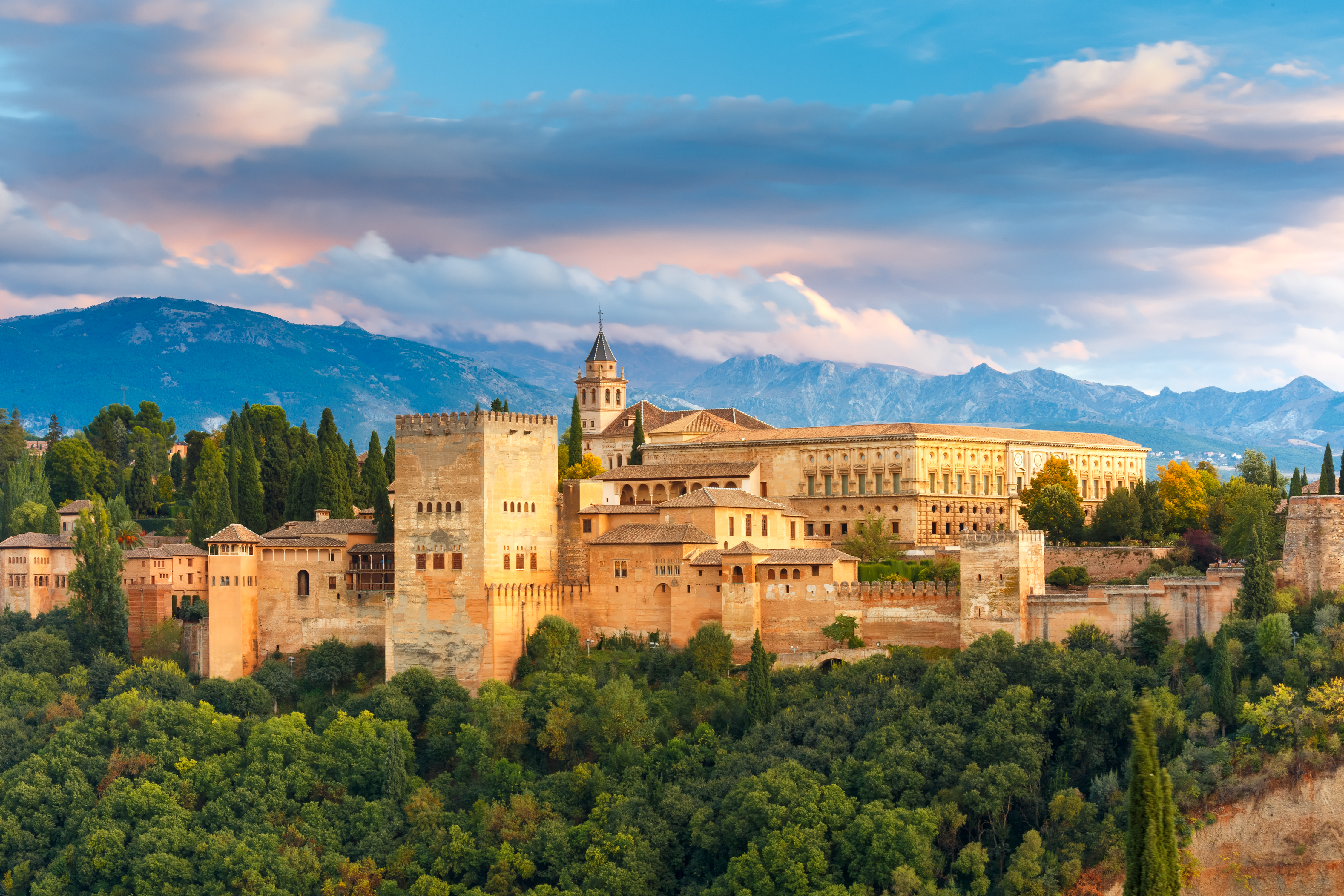 Historisk Alhambra fæstning og palads i det sydlige Spanien