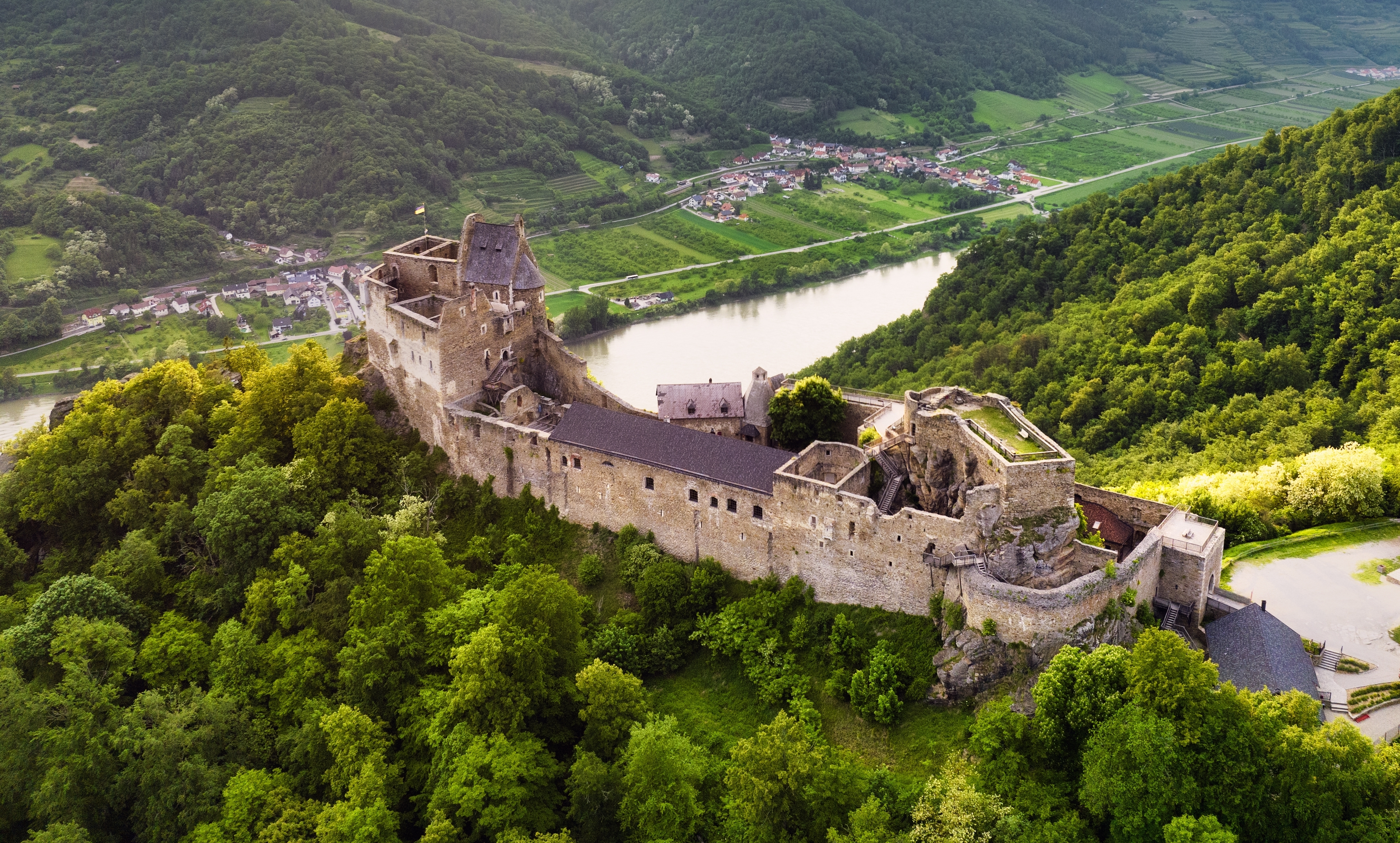 Historisk Aggstein fjældborg i UNESCO verdensarv Wachau-området, Østrig