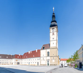 Charmerende historisk torv i Sankt Pölten Østrig
