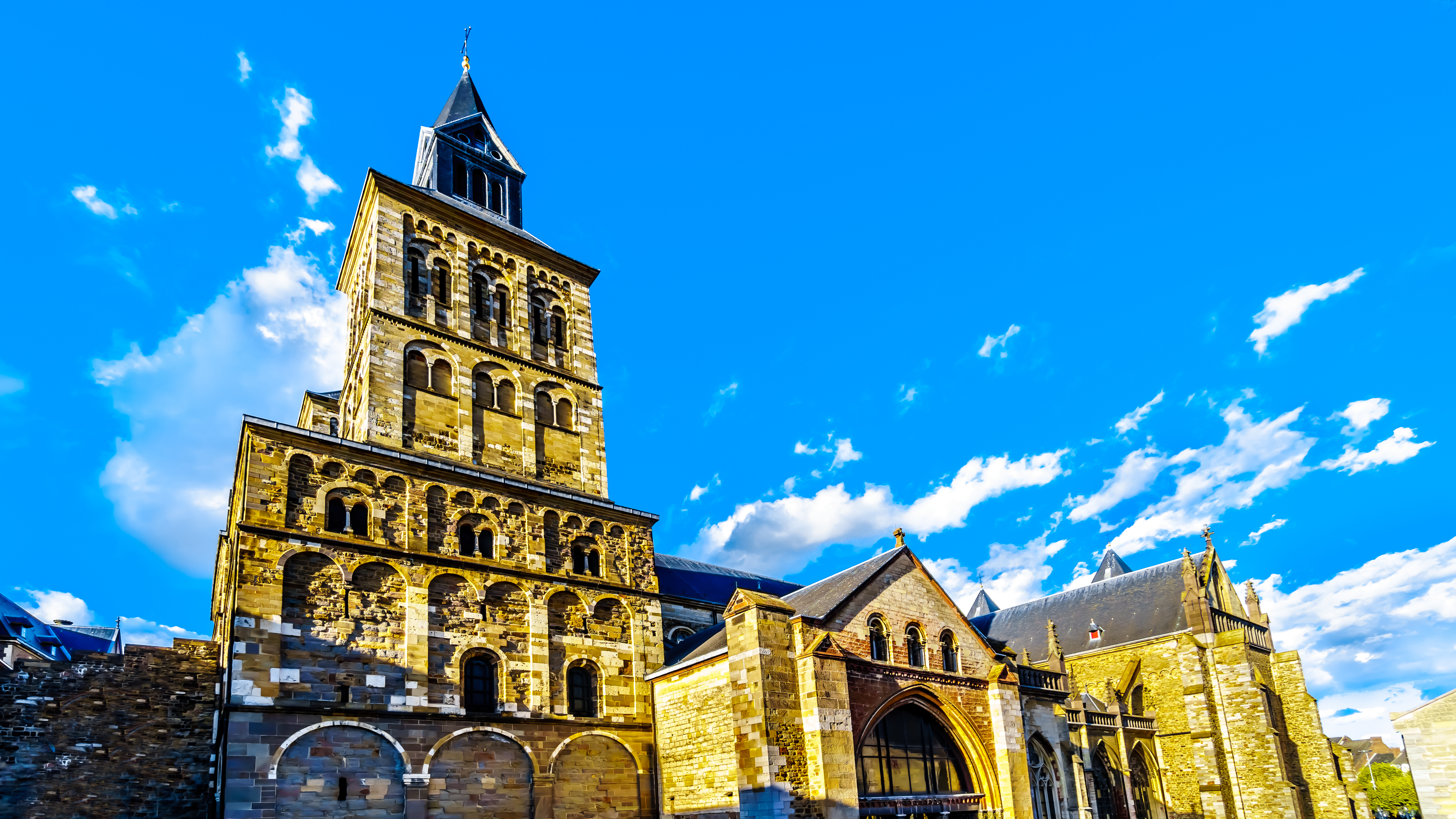 Romersk-gotisk Sankt Servatius Basilika i det historiske Maastricht Holland