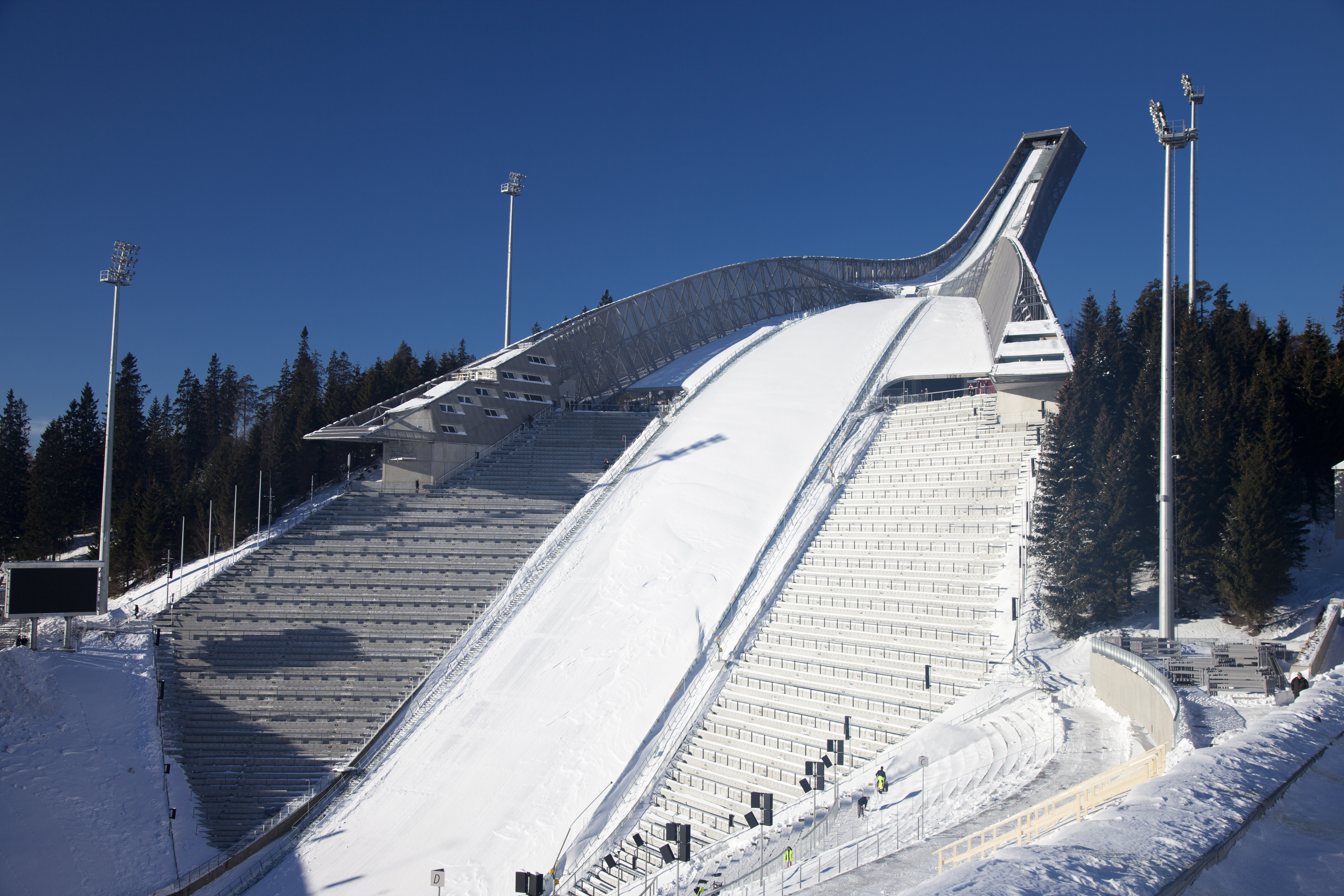 Moderne skispringbakke Holmenkollen i Oslo Norge