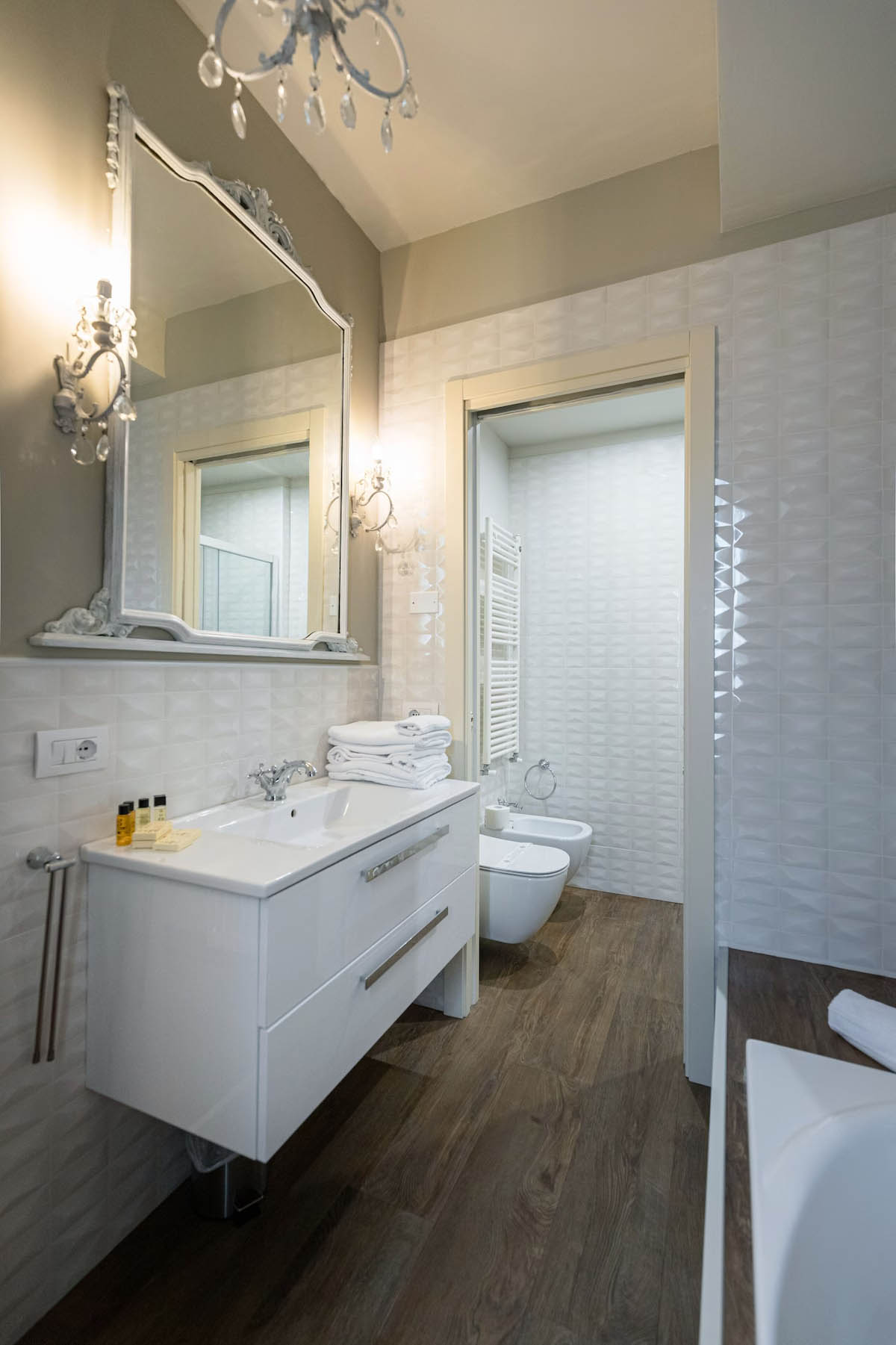 hotel serenella bathroom