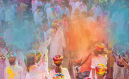 Autentisk Holi festival oplevelse med farvet pulver i Indien