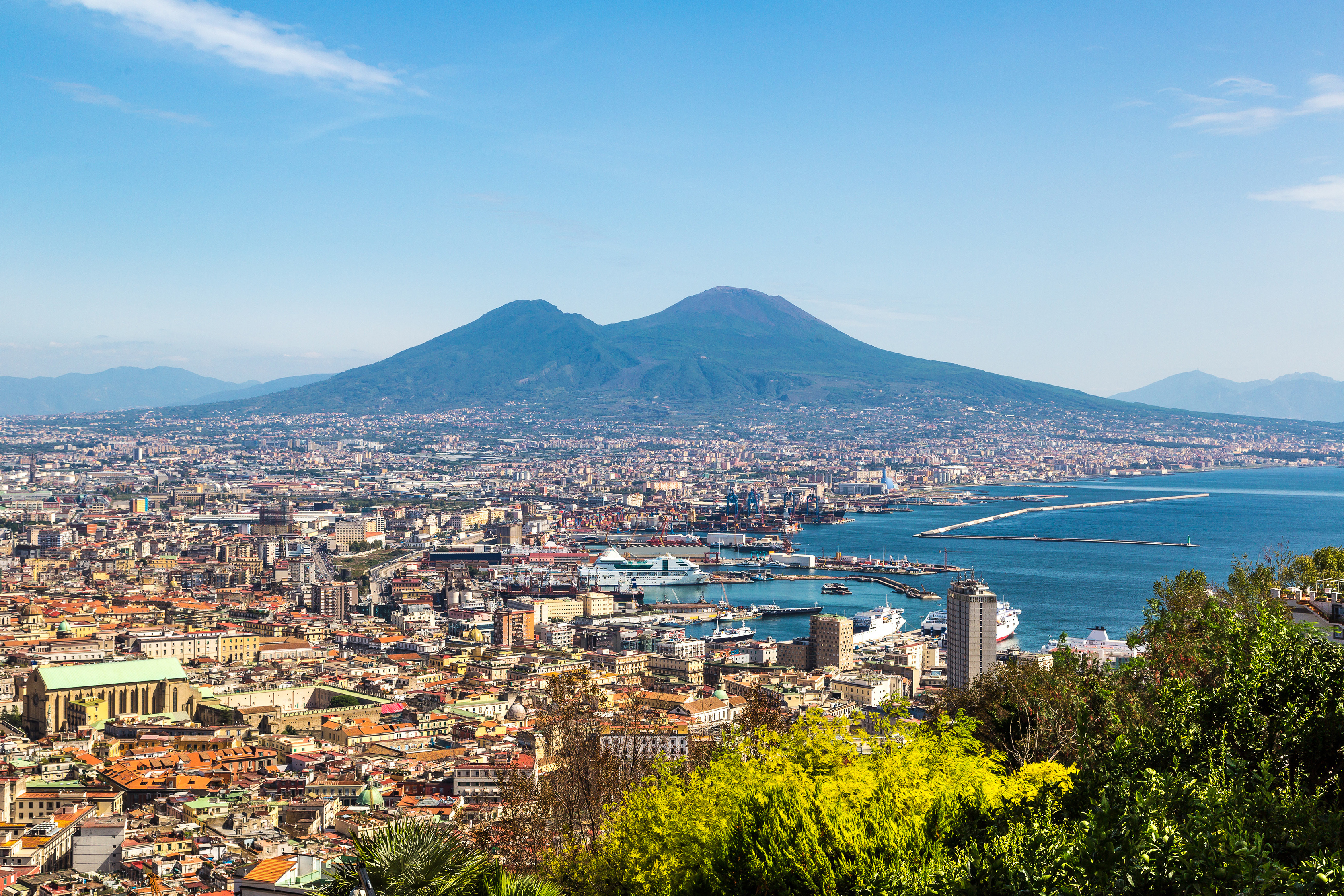 Italien Napoli med Vesuv vulkan og bugt panoramaudsigt