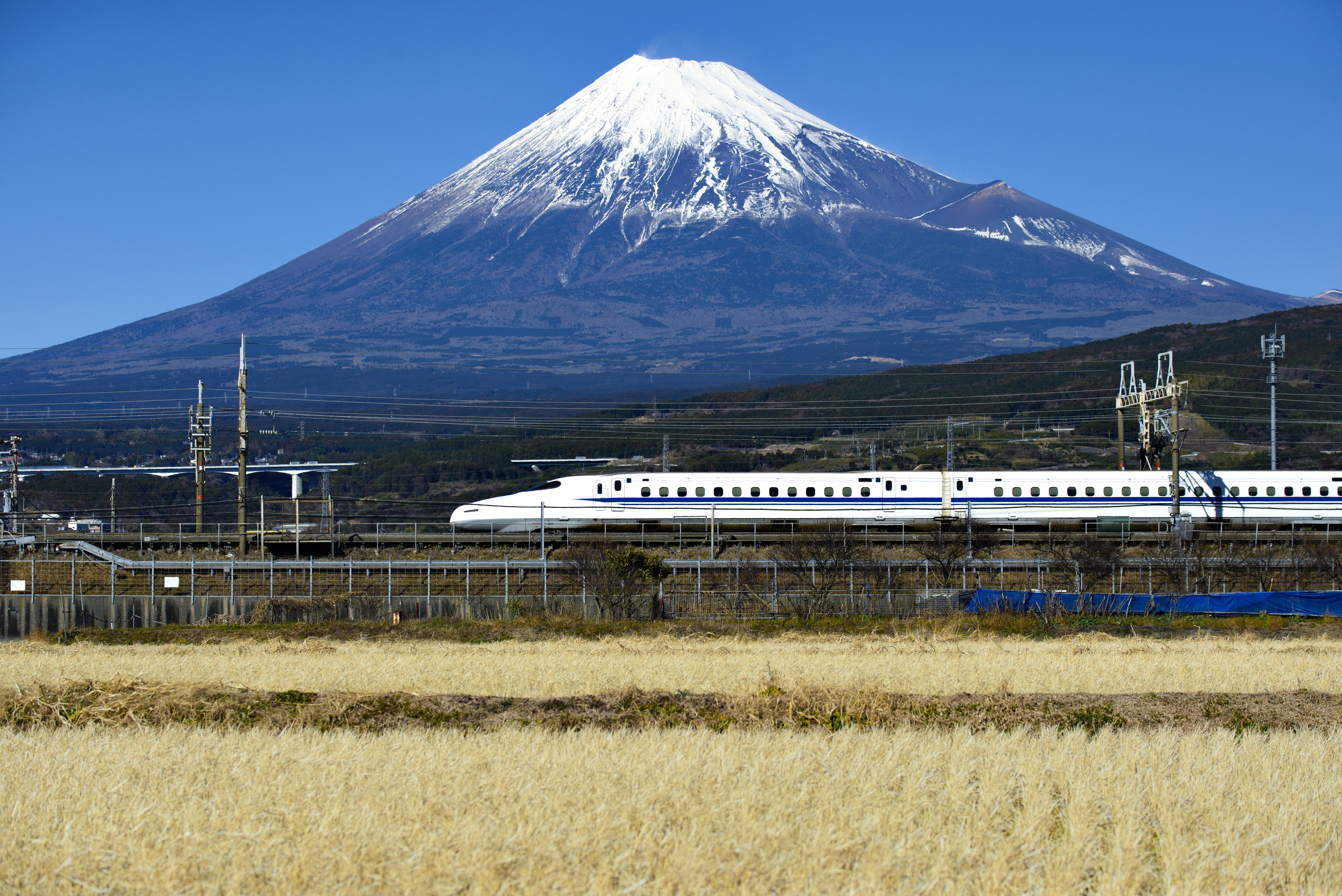 Tokaido Shinkansen hurtigtog med Mount Fuji i baggrunden