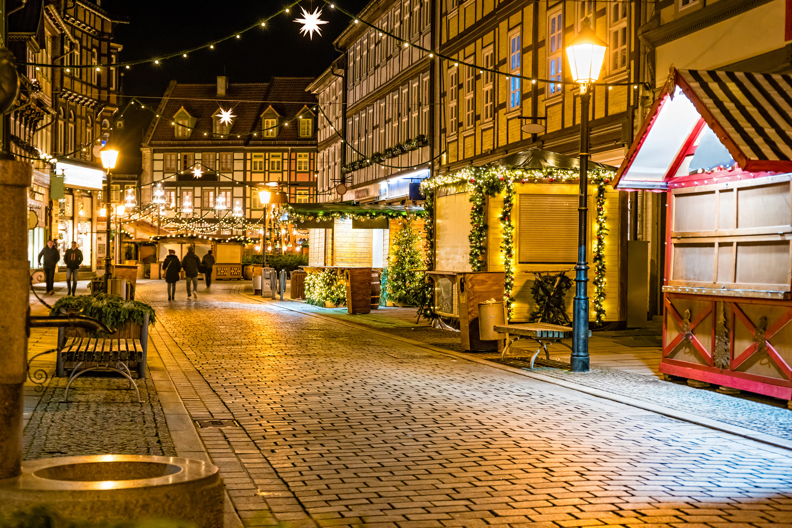 Romantisk julemarked i Wernigerode Harz med festlig belysning og gamle huse