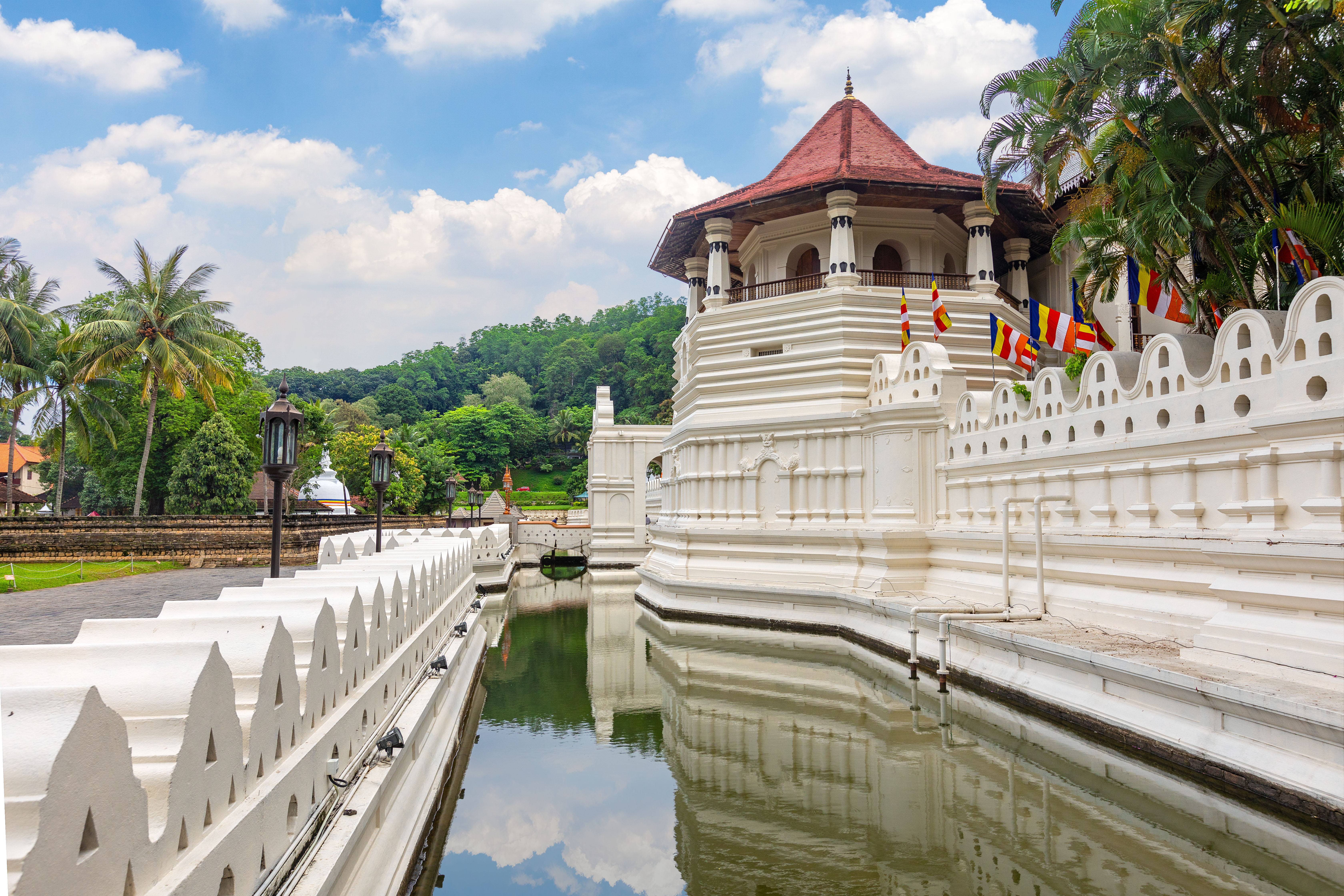 Sri Dalada Maligawa (Tandtemplet) i Kandy - et af Sri Lankas mest hellige buddhistiske templer og en UNESCO verdensarv med unik arkitektur