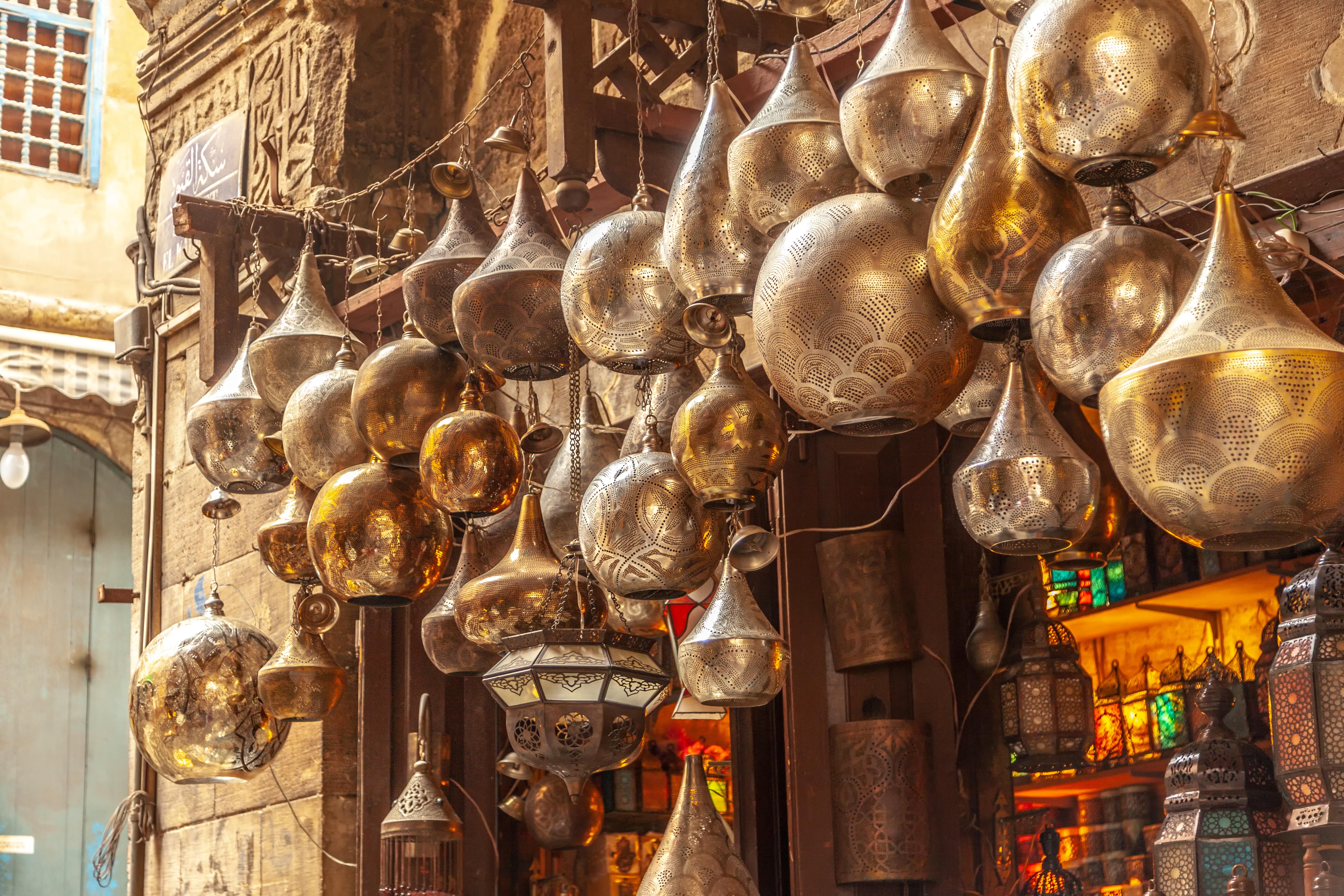 Autentiske orientalske lamper og håndværk på det berømte bazaar i Cairo Egypten