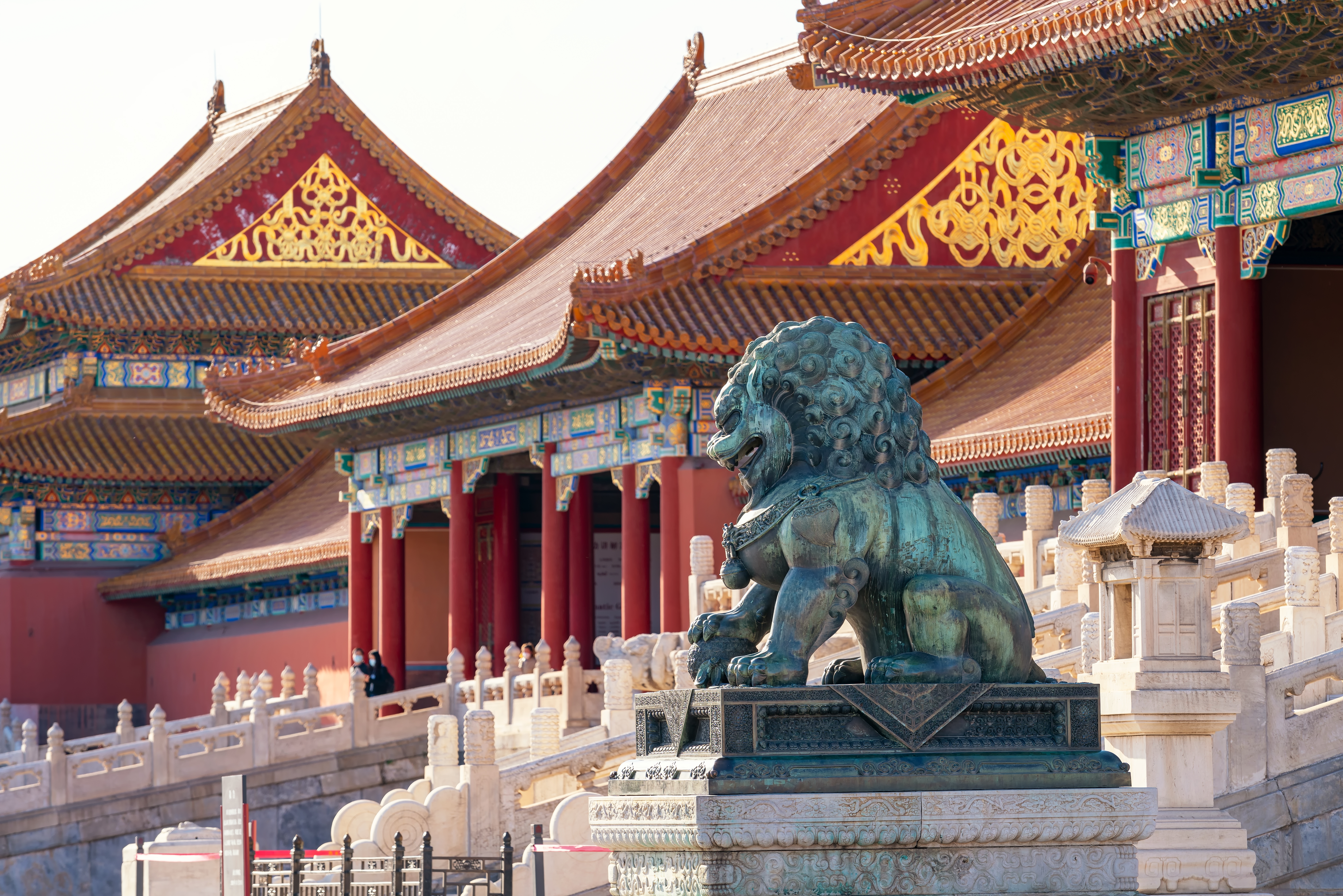 Antik bronzeløve ved Den Forbudte Bys kejserpalads i Beijing, Kina