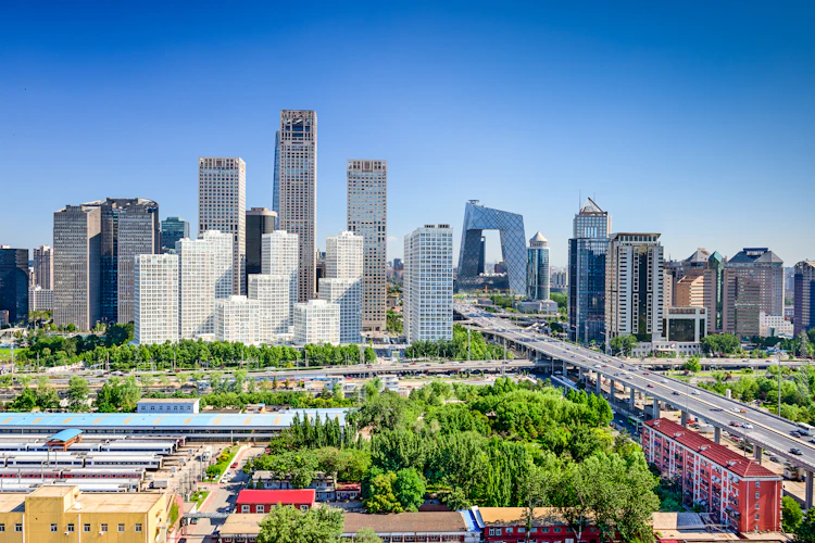Beijing finansdistrikt med moderne højhuse og karakteristisk CCTV-bygning i Kina