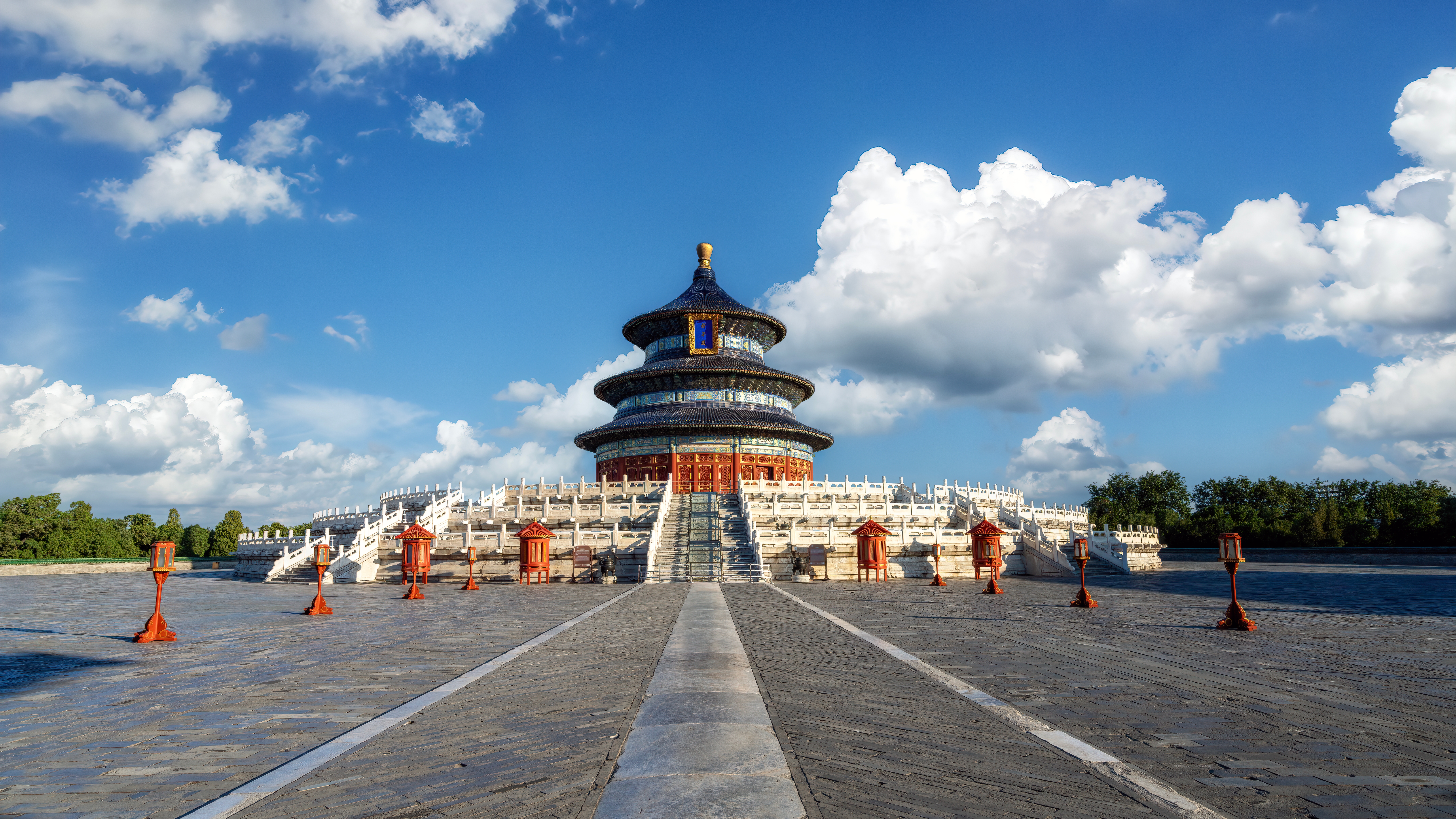 Besøg Himlens Tempel i Beijing, en af Kinas mest imponerende historiske seværdigheder med smukt blå himmel