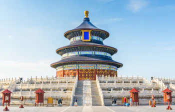 Himmelens Tempel i Beijing, Kina, med den imponerende Hall of Prayer og dens smukke blå tag – et must-see på din rejse til Kina