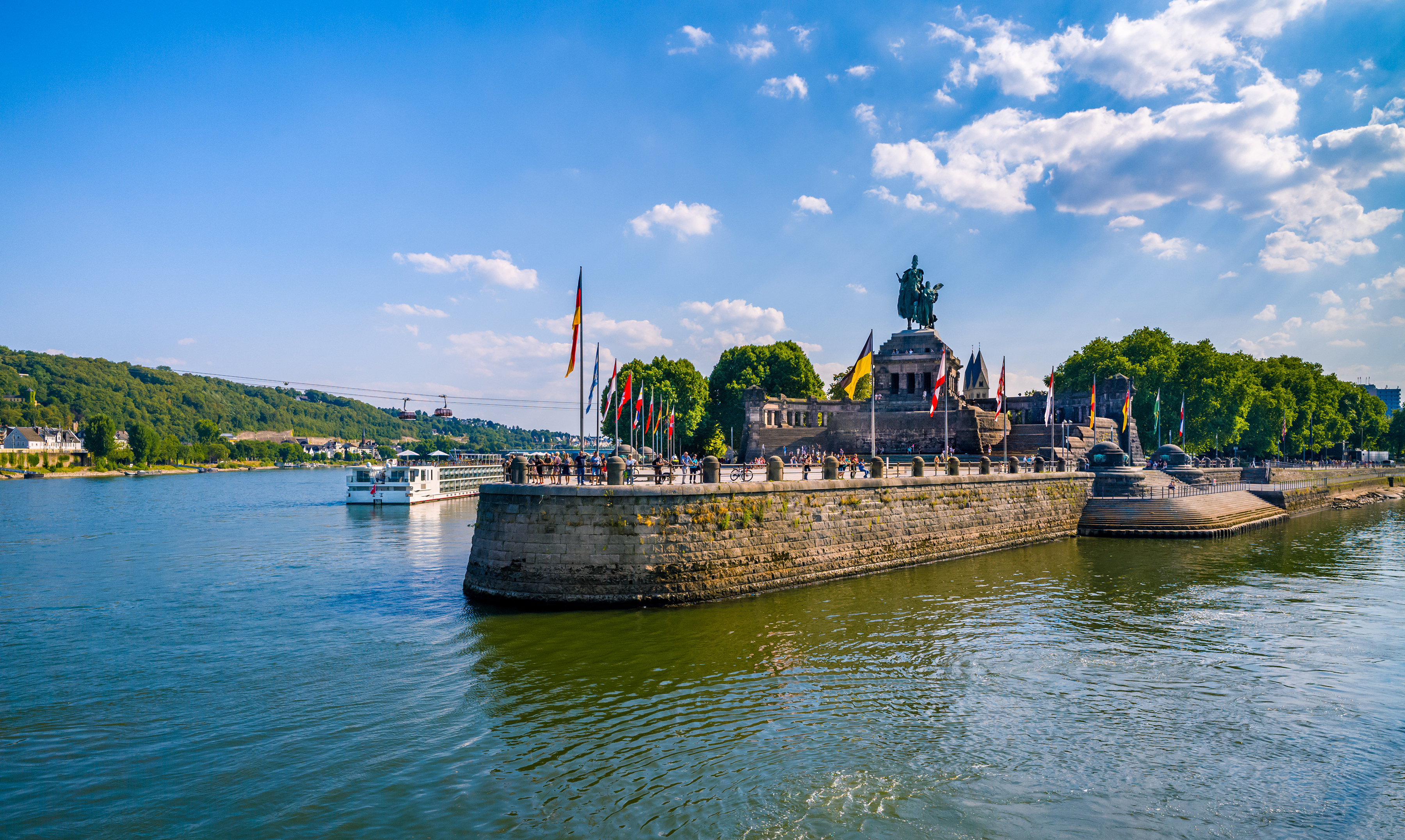 Sammenfløbet af Rhinen og Mosel ved Deutsches Eck monument i Koblenz Tyskland