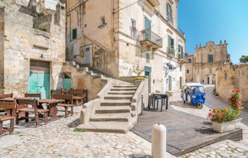 Imponerende udsigt over Materas antikke Sassi-distrikt i Basilicata med karakteristiske stenhuse og historisk arkitektur
