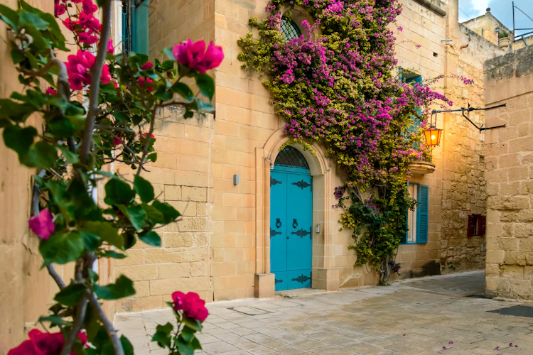 Den stille by Mdina på Malta med karakteristiske gader og mediterran charme