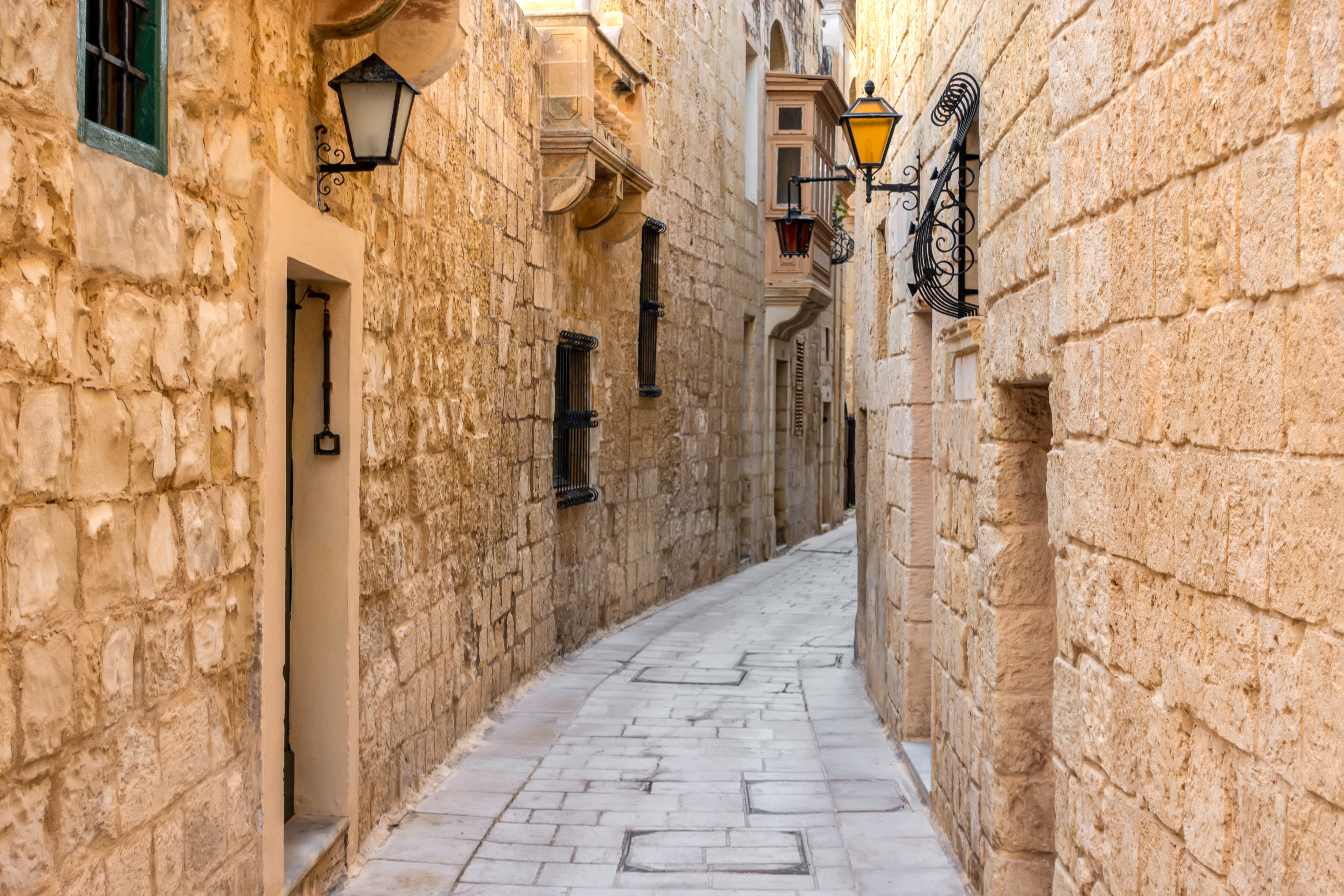 Den tavse by Mdina Malta med karakteristiske kalkstens bygninger