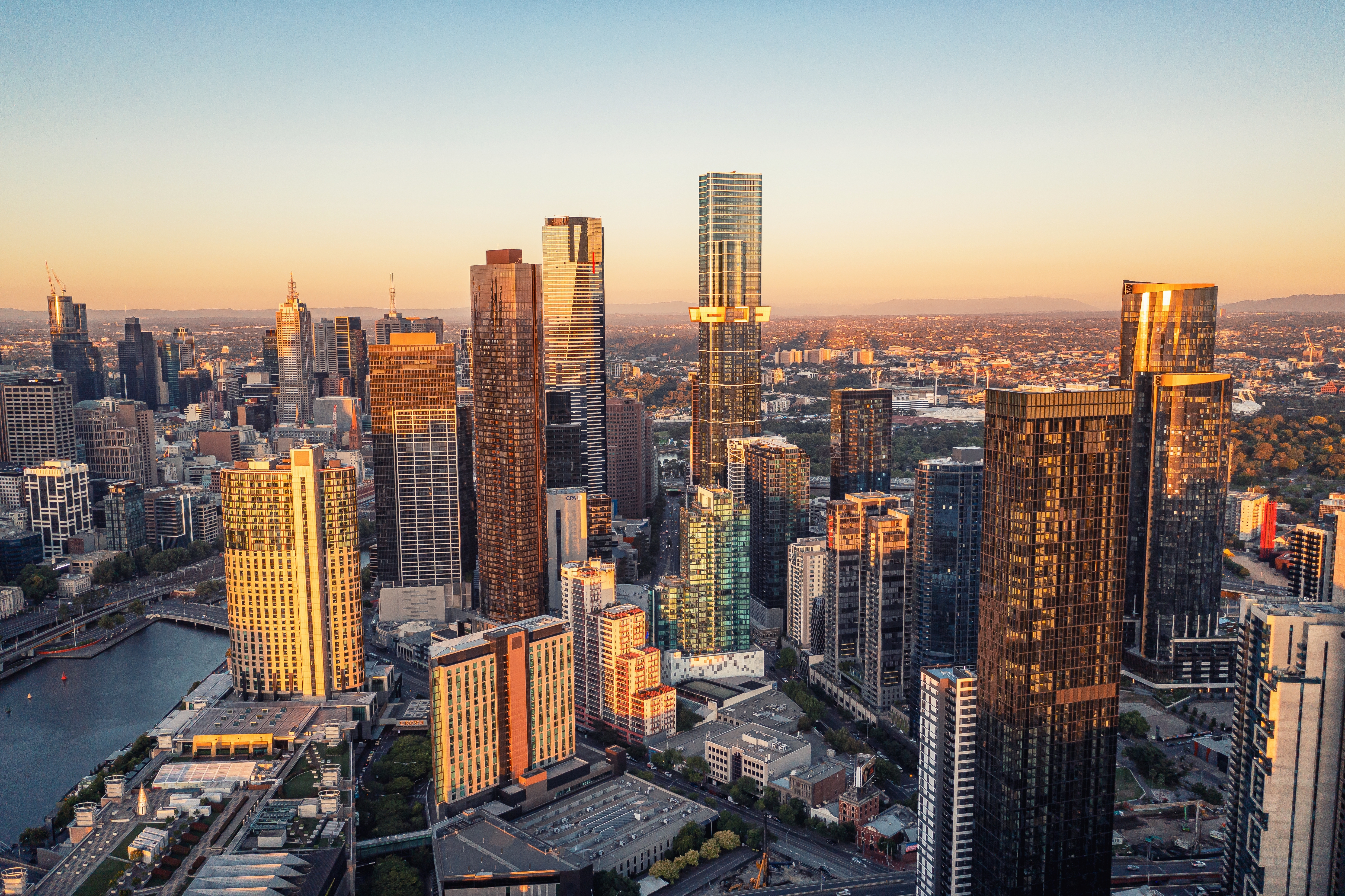 Luftfoto af Melbourne finansdistrikt med moderne arkitektur og flod