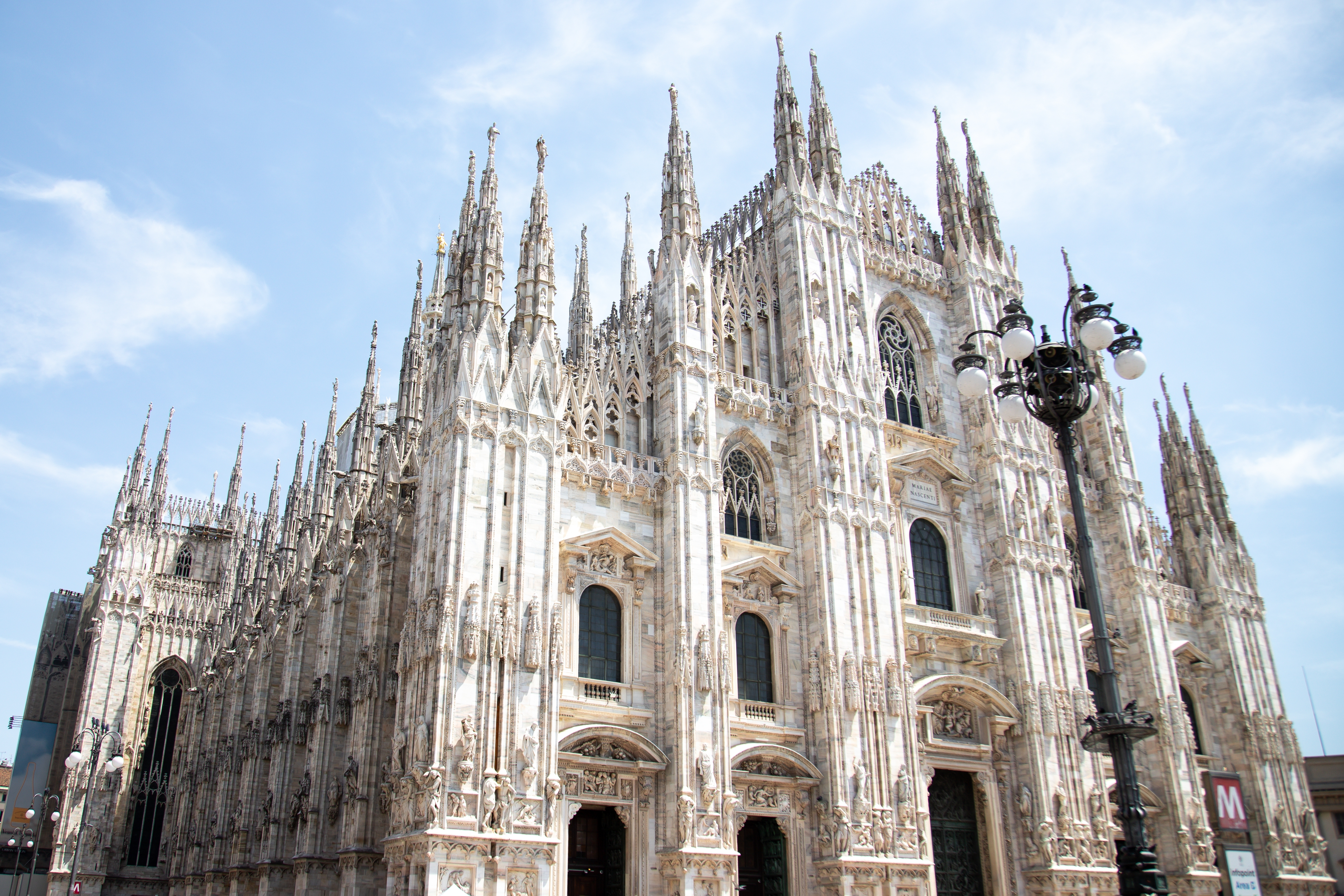 Den majestætiske Duomo di Milano med sin berømte gotiske arkitektur